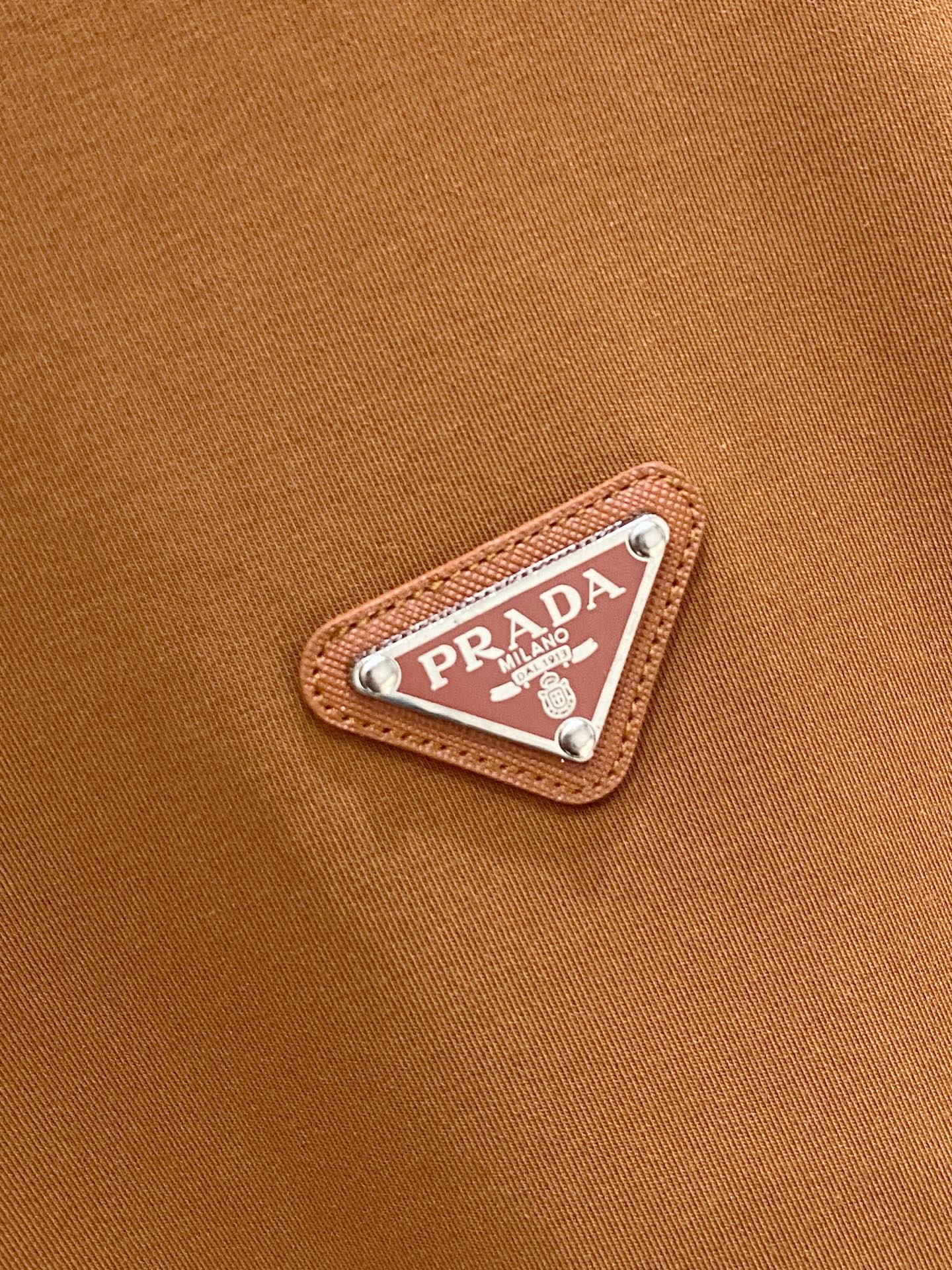 普拉达 精品打底衫 贸易公司订单 25SS 秋冬新款意式轻奢男士休闲长袖打底衫长袖 T恤 卫衣平整的抗皱