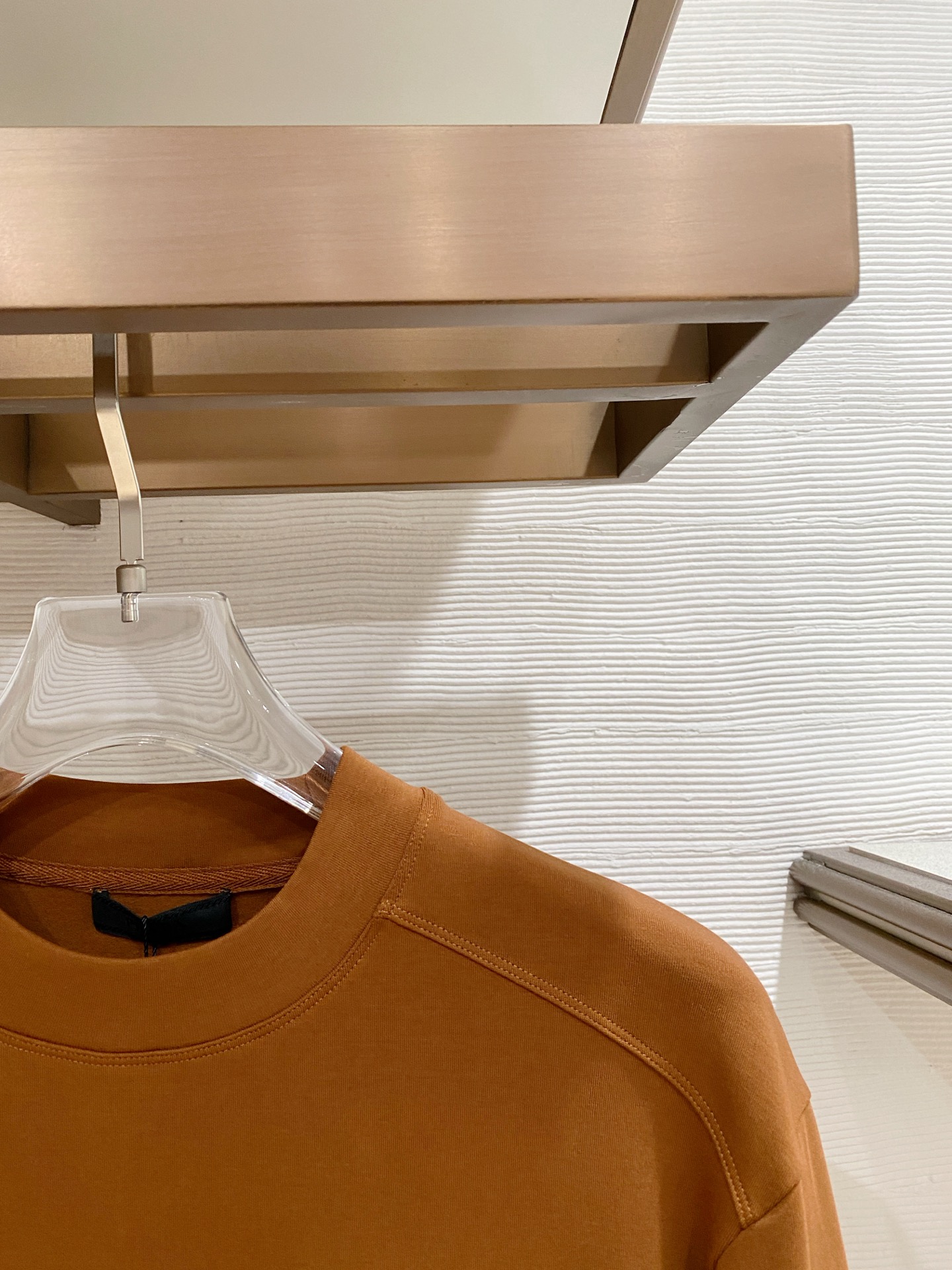 普拉达 精品打底衫 贸易公司订单 25SS 秋冬新款意式轻奢男士休闲长袖打底衫长袖 T恤 卫衣平整的抗皱