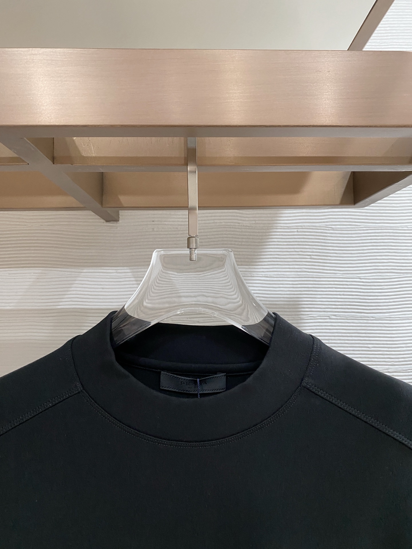 普拉达 精品打底衫 贸易公司订单 25SS 秋冬新款意式轻奢男士休闲长袖打底衫长袖 T恤 卫衣平整的抗皱