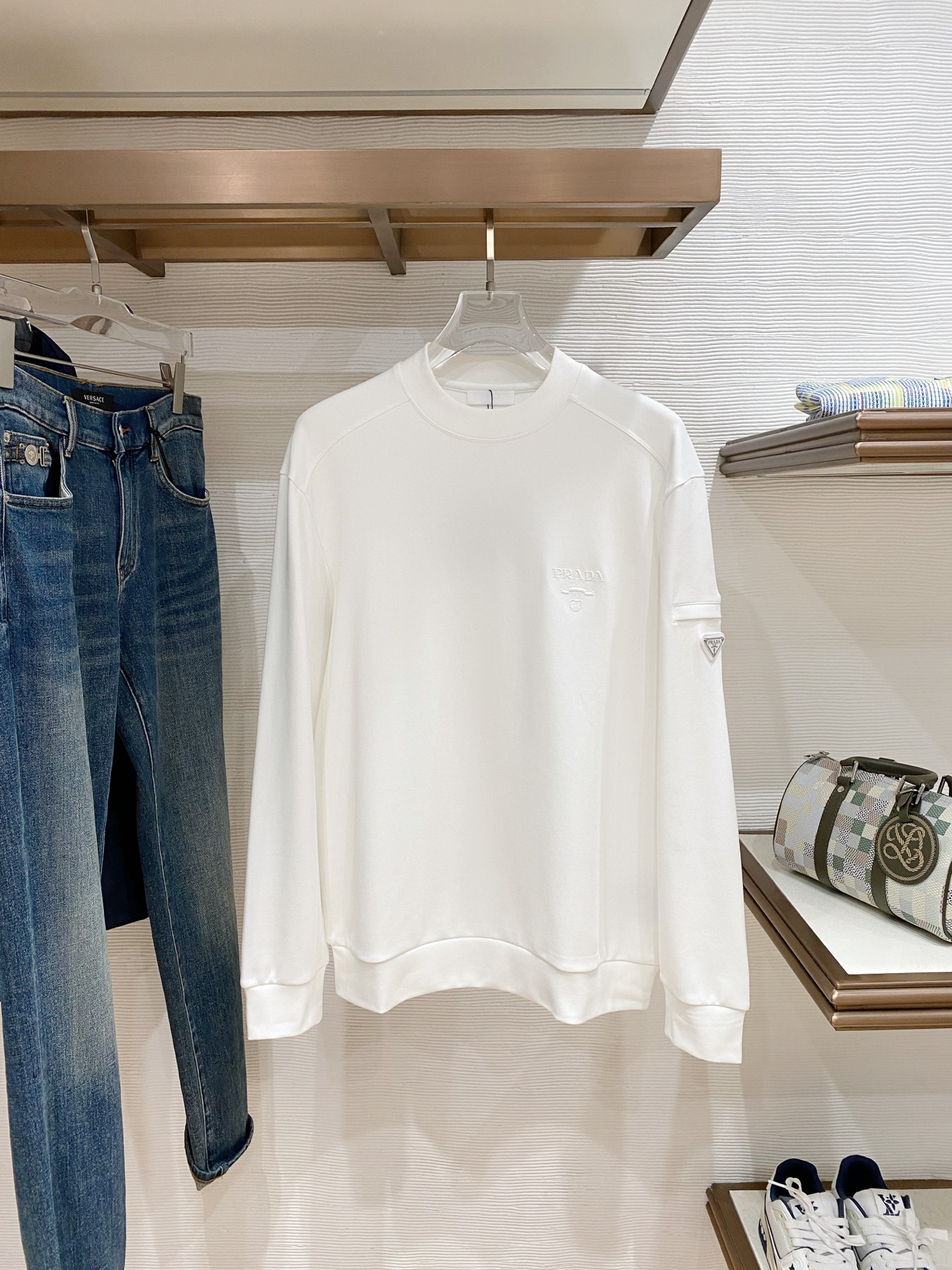 普拉达 精品打底衫 贸易公司订单 25SS 秋冬新款意式轻奢男士休闲长袖打底衫长袖 T恤 卫衣平整的抗皱