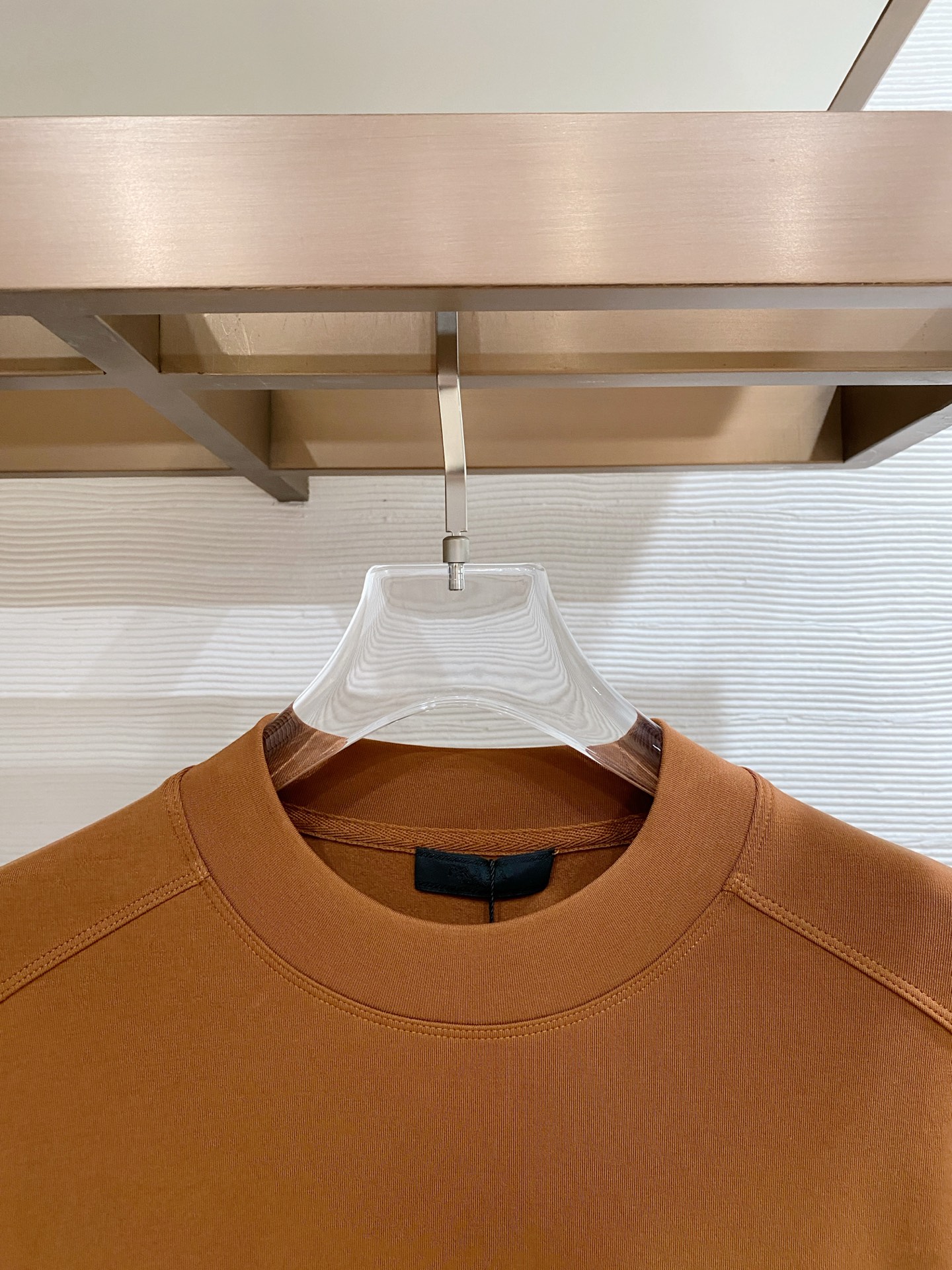 普拉达 精品打底衫 贸易公司订单 25SS 秋冬新款意式轻奢男士休闲长袖打底衫长袖 T恤 卫衣平整的抗皱