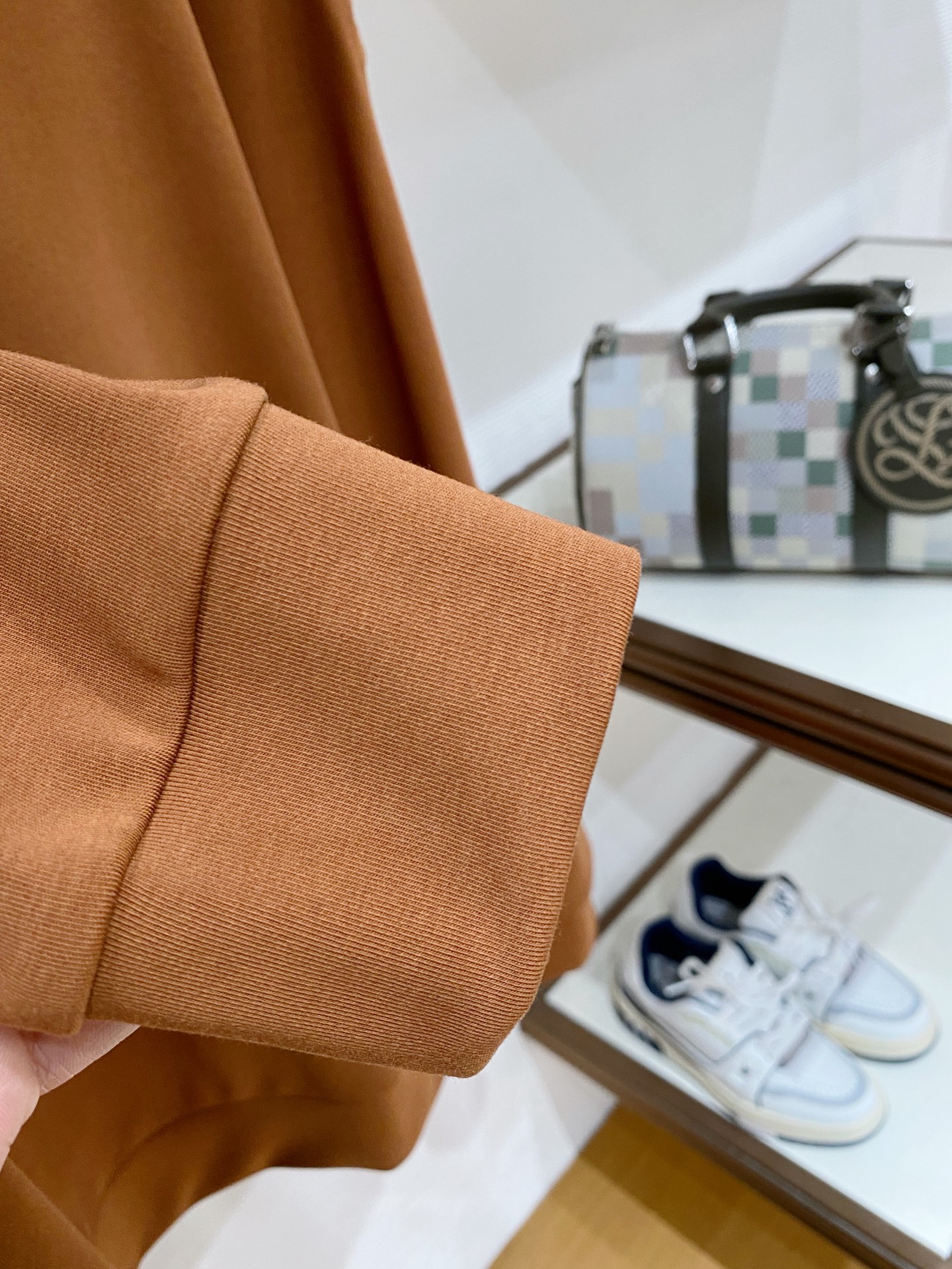 普拉达 精品打底衫 贸易公司订单 25SS 秋冬新款意式轻奢男士休闲长袖打底衫长袖 T恤 卫衣平整的抗皱