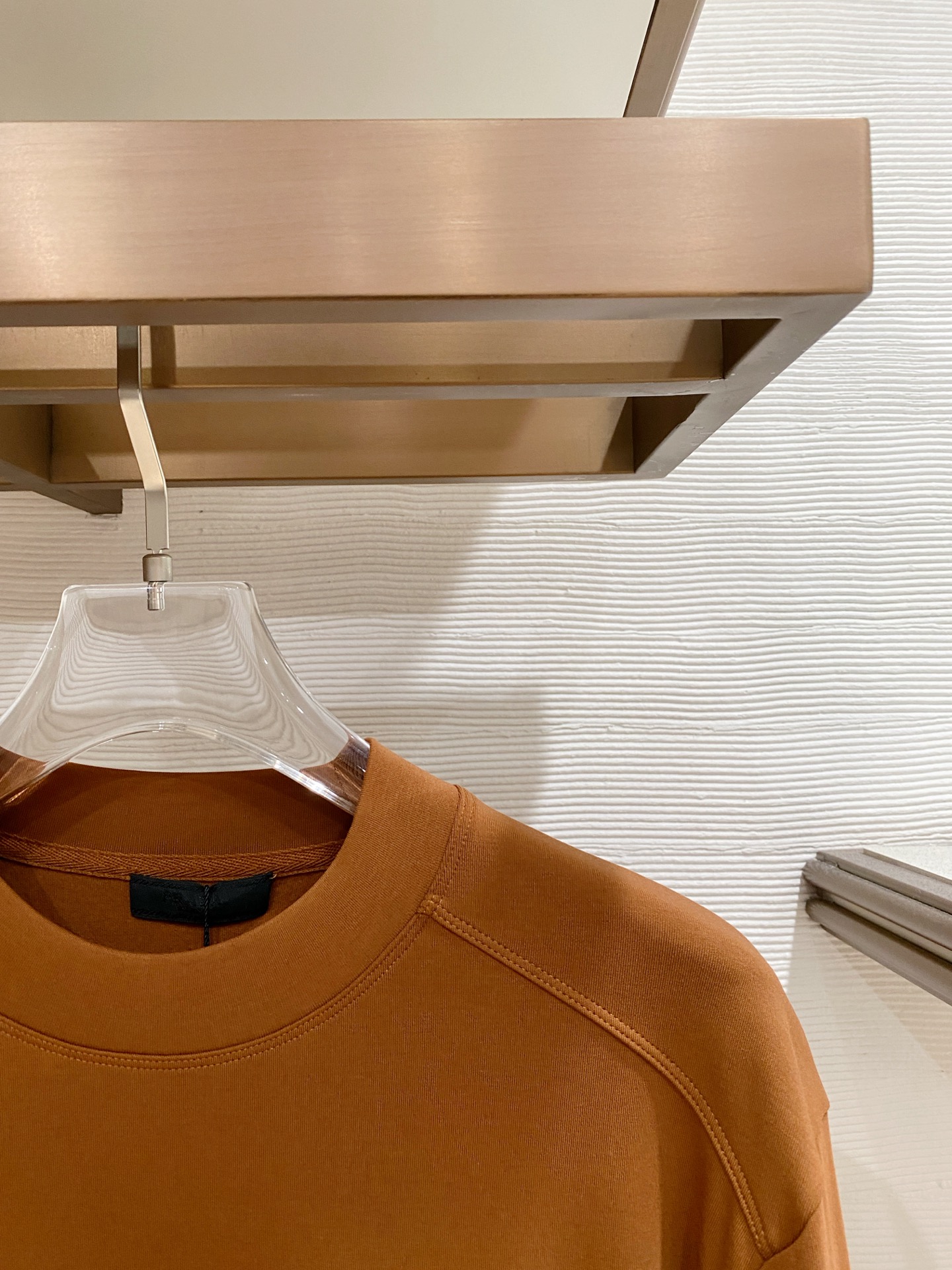 普拉达 精品打底衫 贸易公司订单 25SS 秋冬新款意式轻奢男士休闲长袖打底衫长袖 T恤 卫衣平整的抗皱