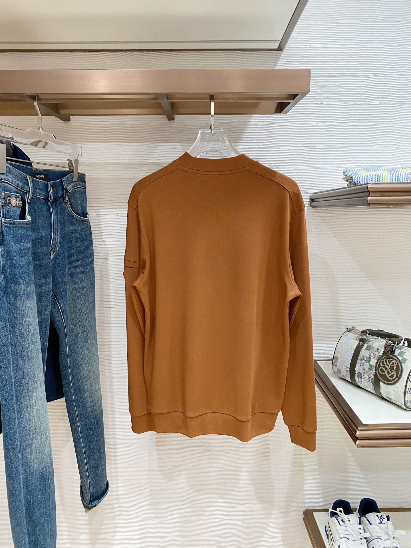 普拉达 精品打底衫 贸易公司订单 25SS 秋冬新款意式轻奢男士休闲长袖打底衫长袖 T恤 卫衣平整的抗皱