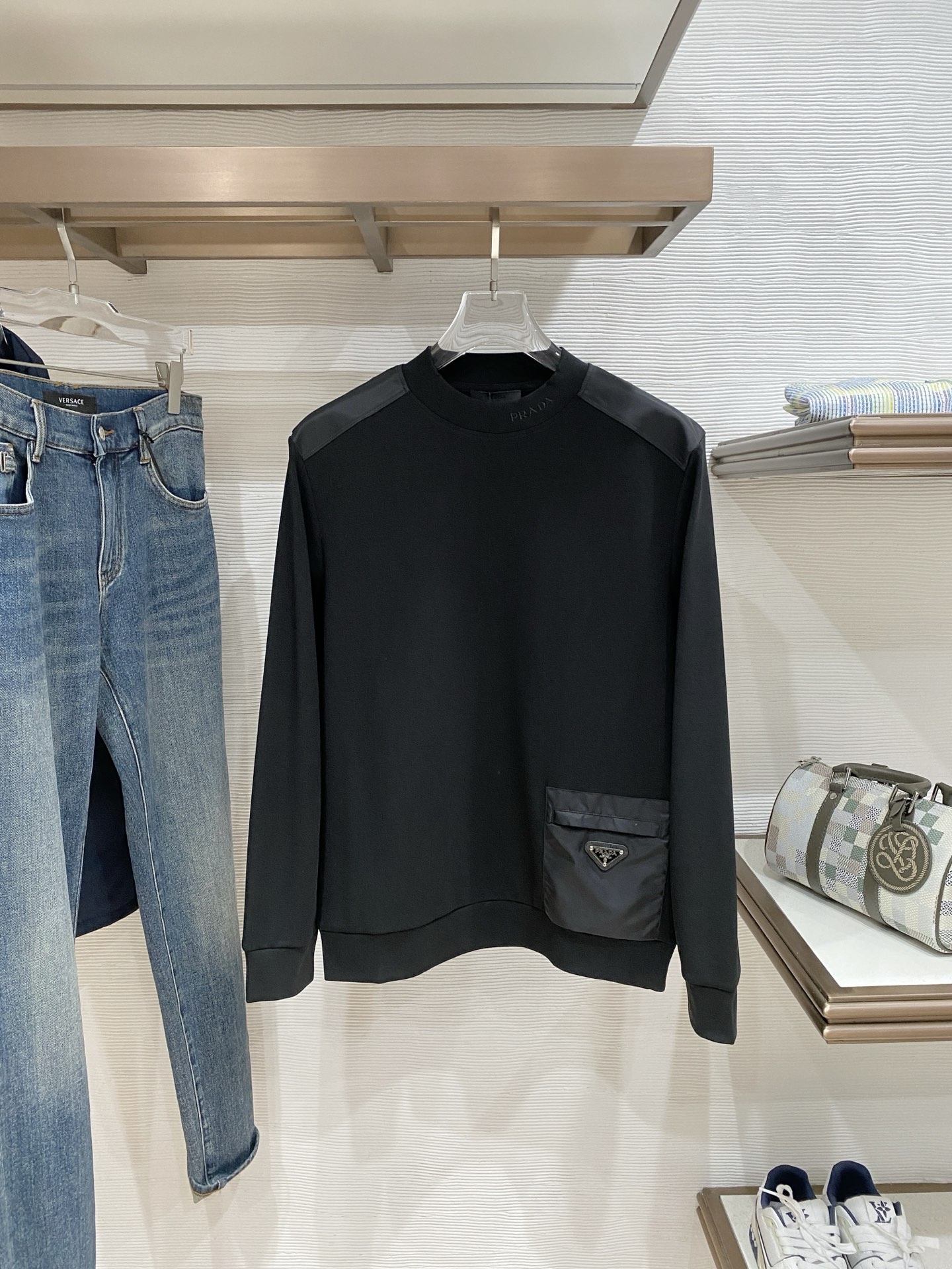 普拉达 精品打底衫 贸易公司订单 25SS 秋冬新款意式轻奢男士休闲长袖打底衫长袖 T恤 卫衣平整的抗皱