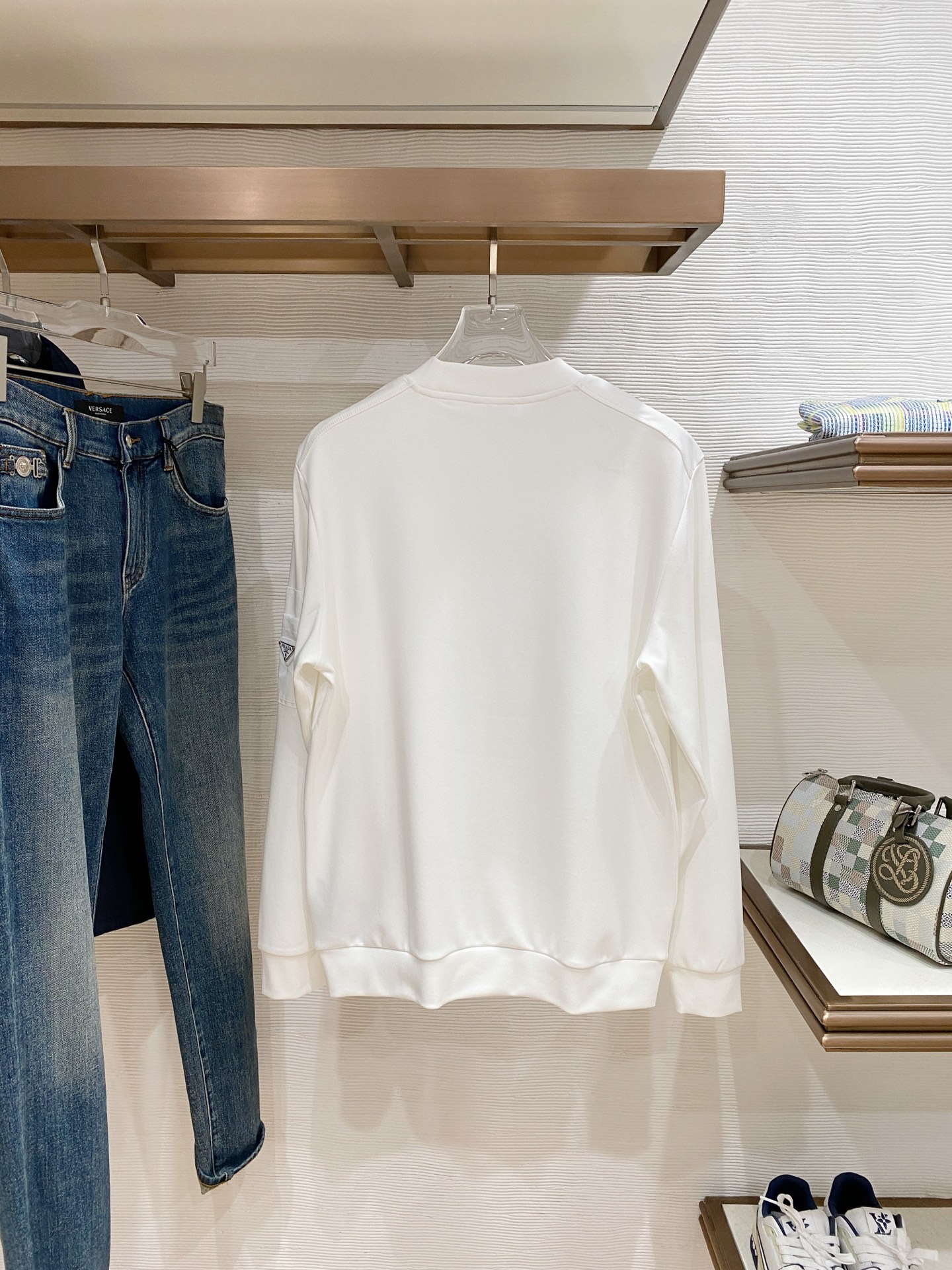 普拉达 精品打底衫 贸易公司订单 25SS 秋冬新款意式轻奢男士休闲长袖打底衫长袖 T恤 卫衣平整的抗皱