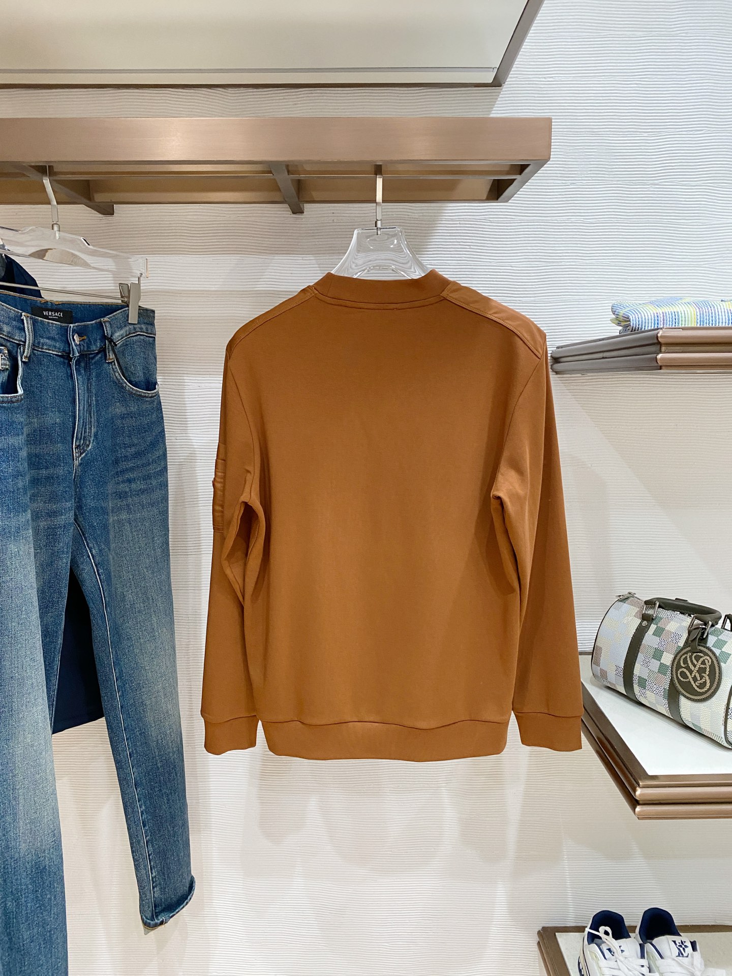 普拉达 精品打底衫 贸易公司订单 25SS 秋冬新款意式轻奢男士休闲长袖打底衫长袖 T恤 卫衣平整的抗皱