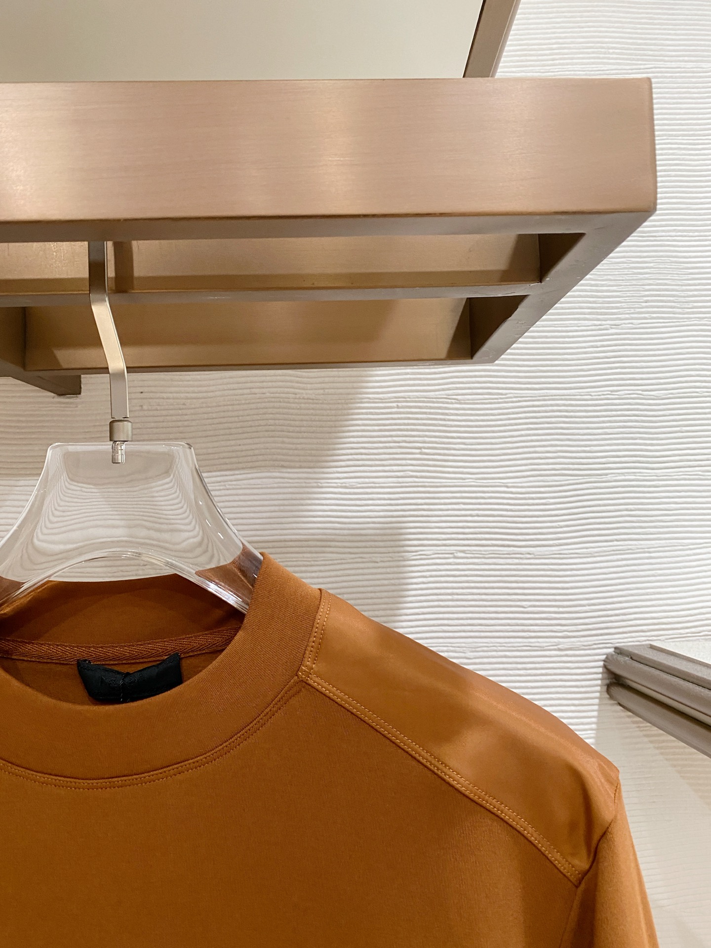 普拉达 精品打底衫 贸易公司订单 25SS 秋冬新款意式轻奢男士休闲长袖打底衫长袖 T恤 卫衣平整的抗皱