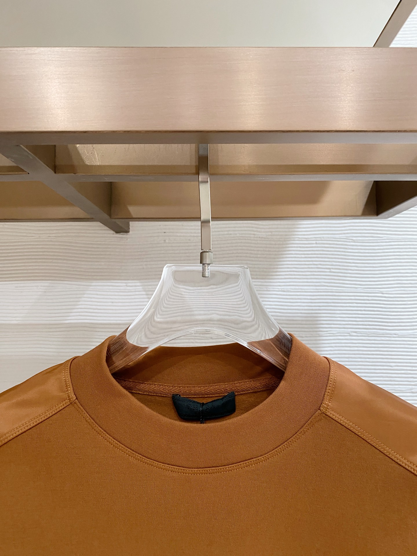 普拉达 精品打底衫 贸易公司订单 25SS 秋冬新款意式轻奢男士休闲长袖打底衫长袖 T恤 卫衣平整的抗皱