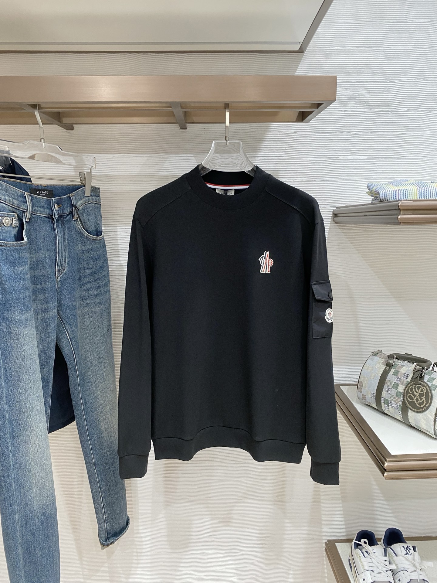 蒙口 精品打底衫 贸易公司订单 25SS 秋冬新款意式轻奢男士休闲长袖打底衫长袖 T恤 卫衣平整的抗皱性