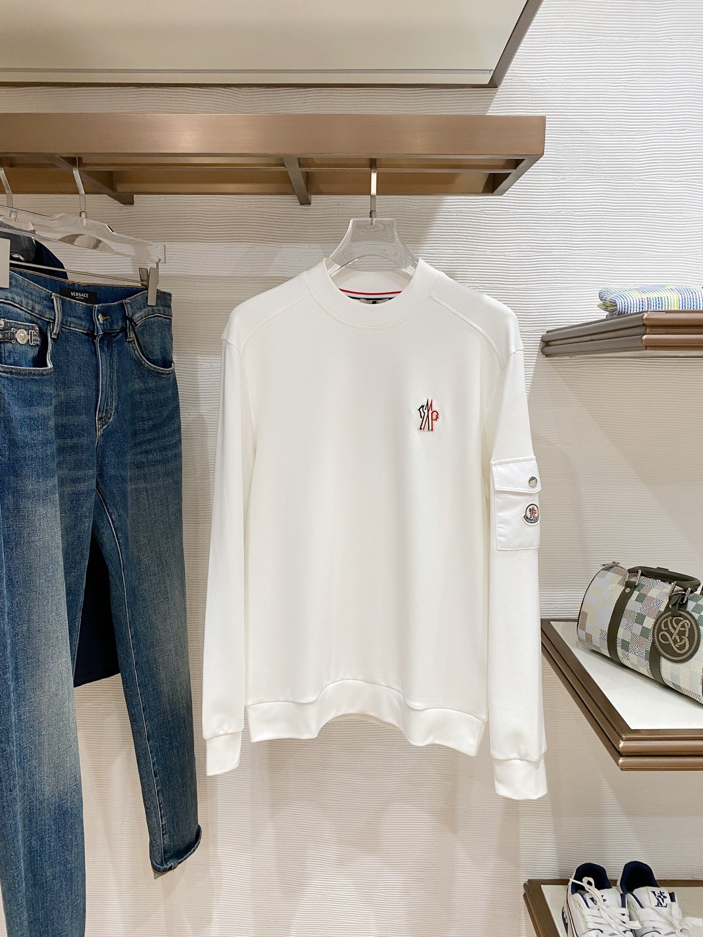 蒙口 精品打底衫 贸易公司订单 25SS 秋冬新款意式轻奢男士休闲长袖打底衫长袖 T恤 卫衣平整的抗皱性