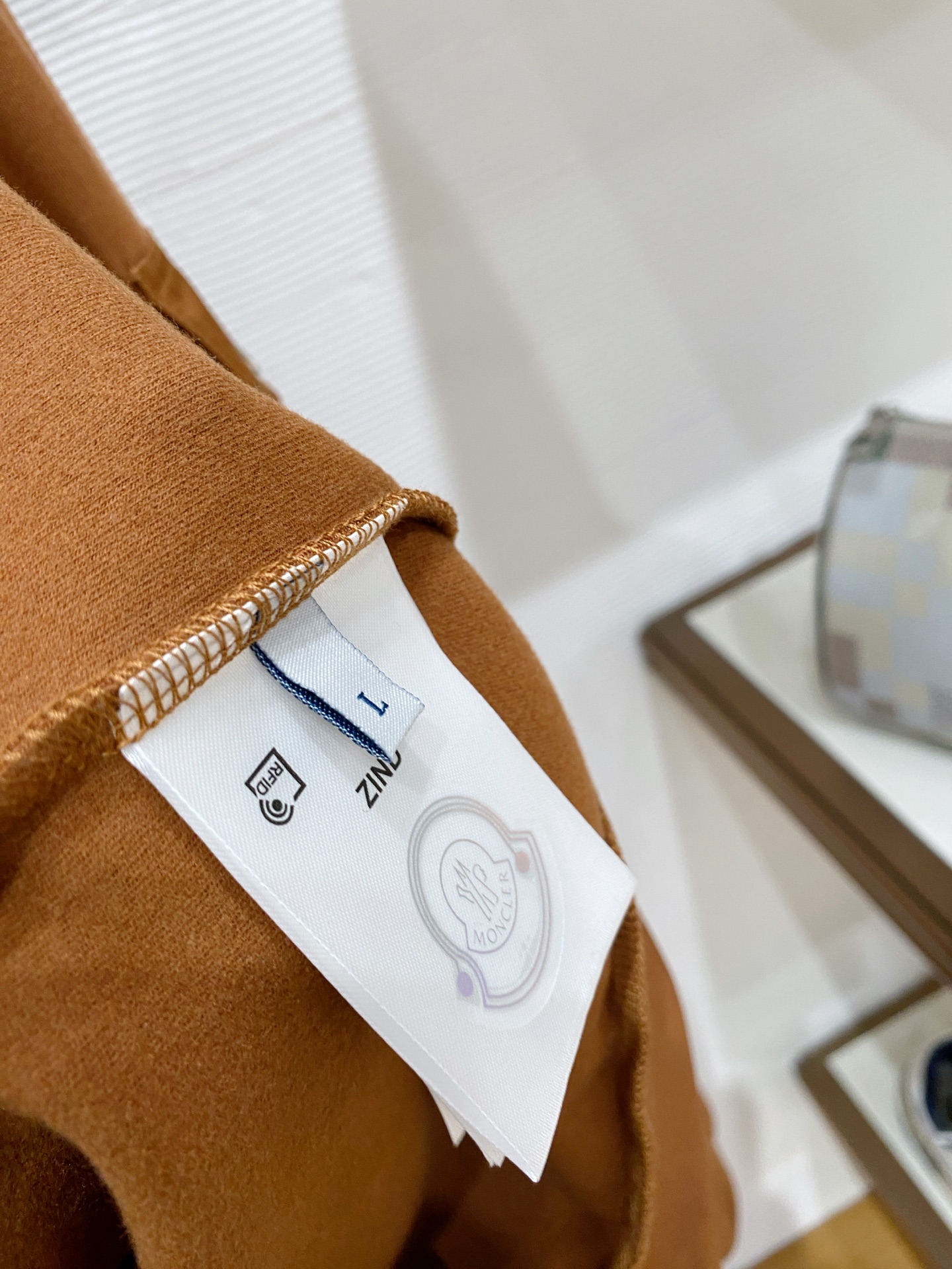 蒙口 精品打底衫 贸易公司订单 25SS 秋冬新款意式轻奢男士休闲长袖打底衫长袖 T恤 卫衣平整的抗皱性