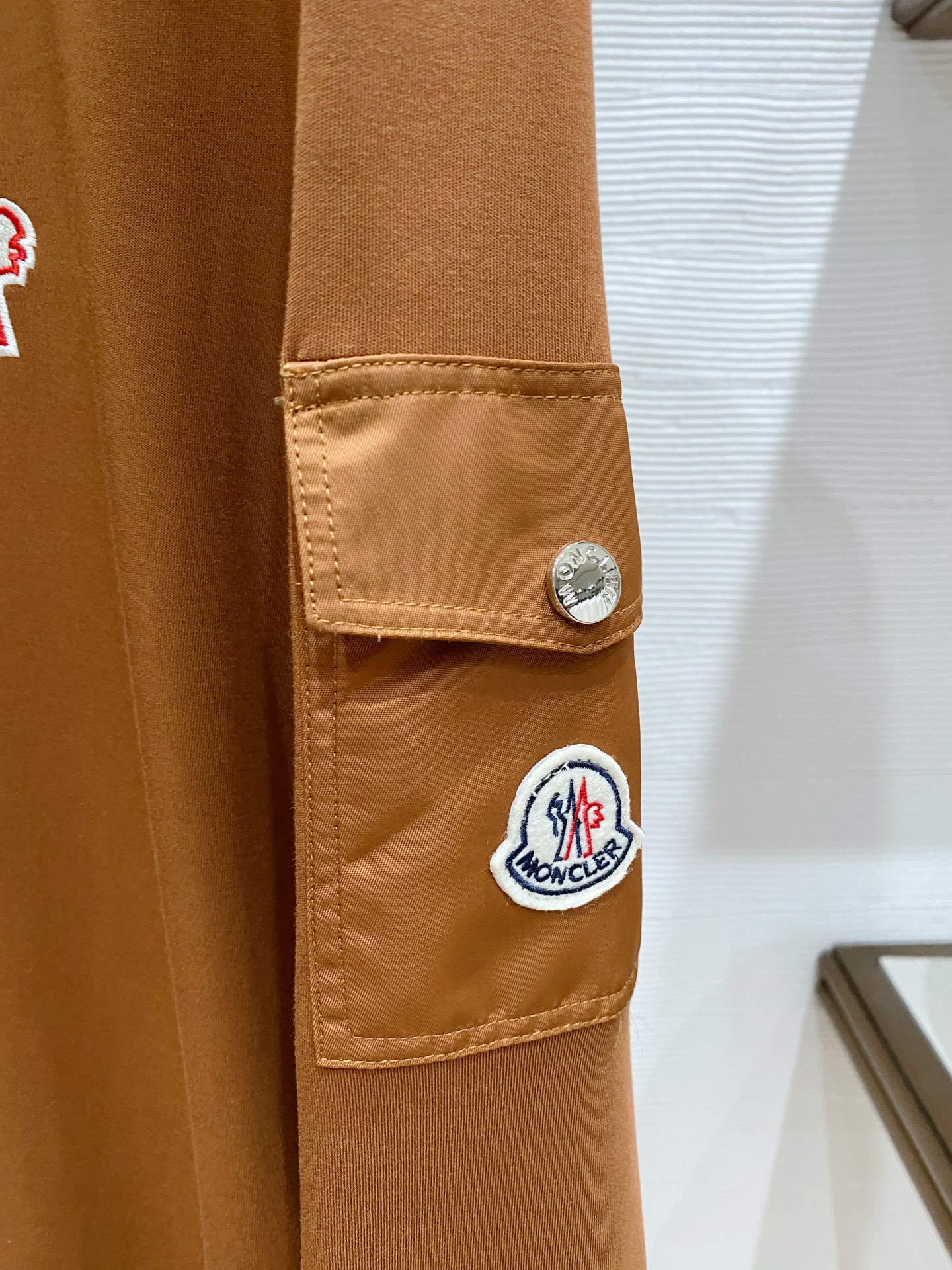 蒙口 精品打底衫 贸易公司订单 25SS 秋冬新款意式轻奢男士休闲长袖打底衫长袖 T恤 卫衣平整的抗皱性