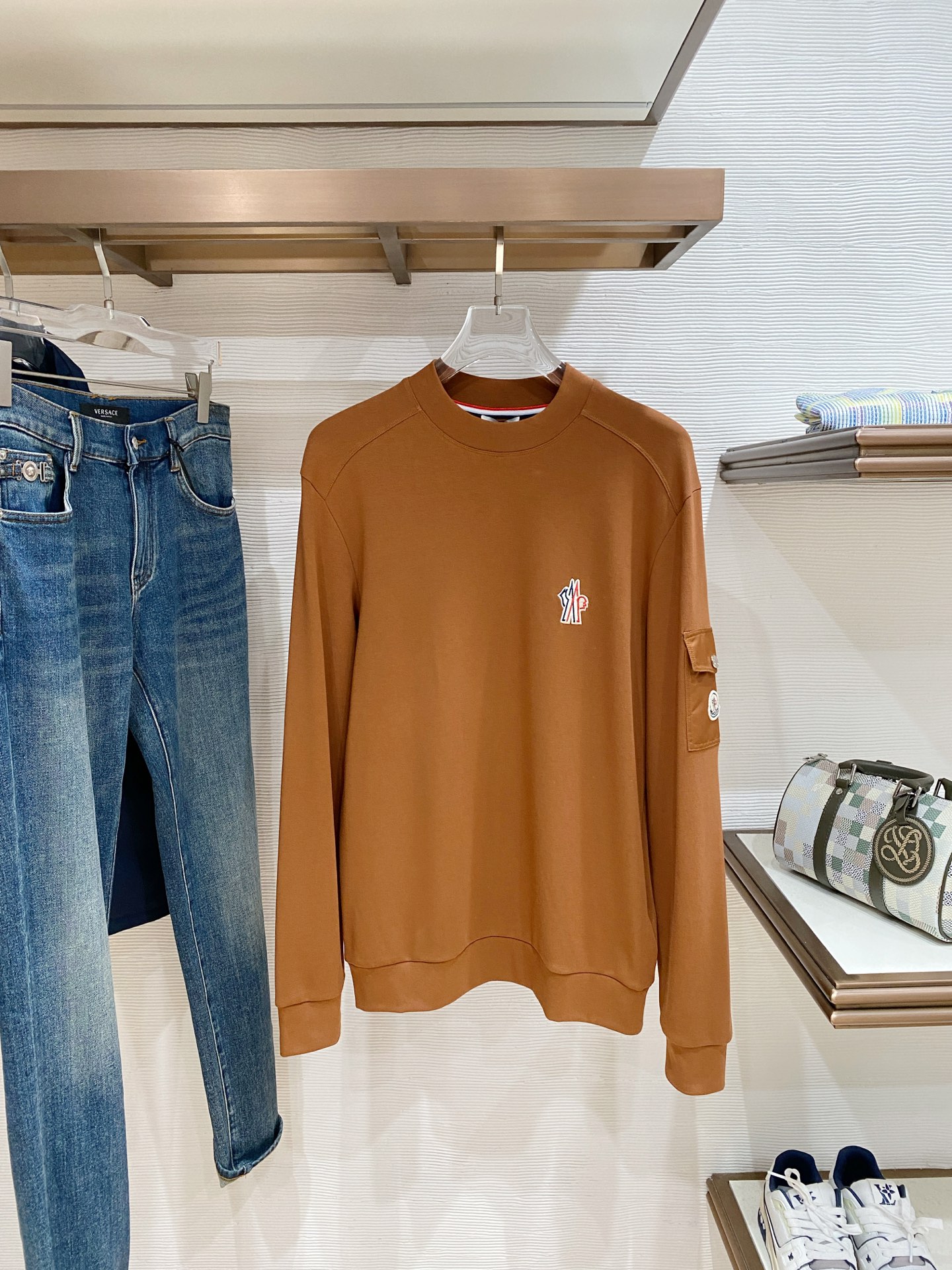 蒙口 精品打底衫 贸易公司订单 25SS 秋冬新款意式轻奢男士休闲长袖打底衫长袖 T恤 卫衣平整的抗皱性