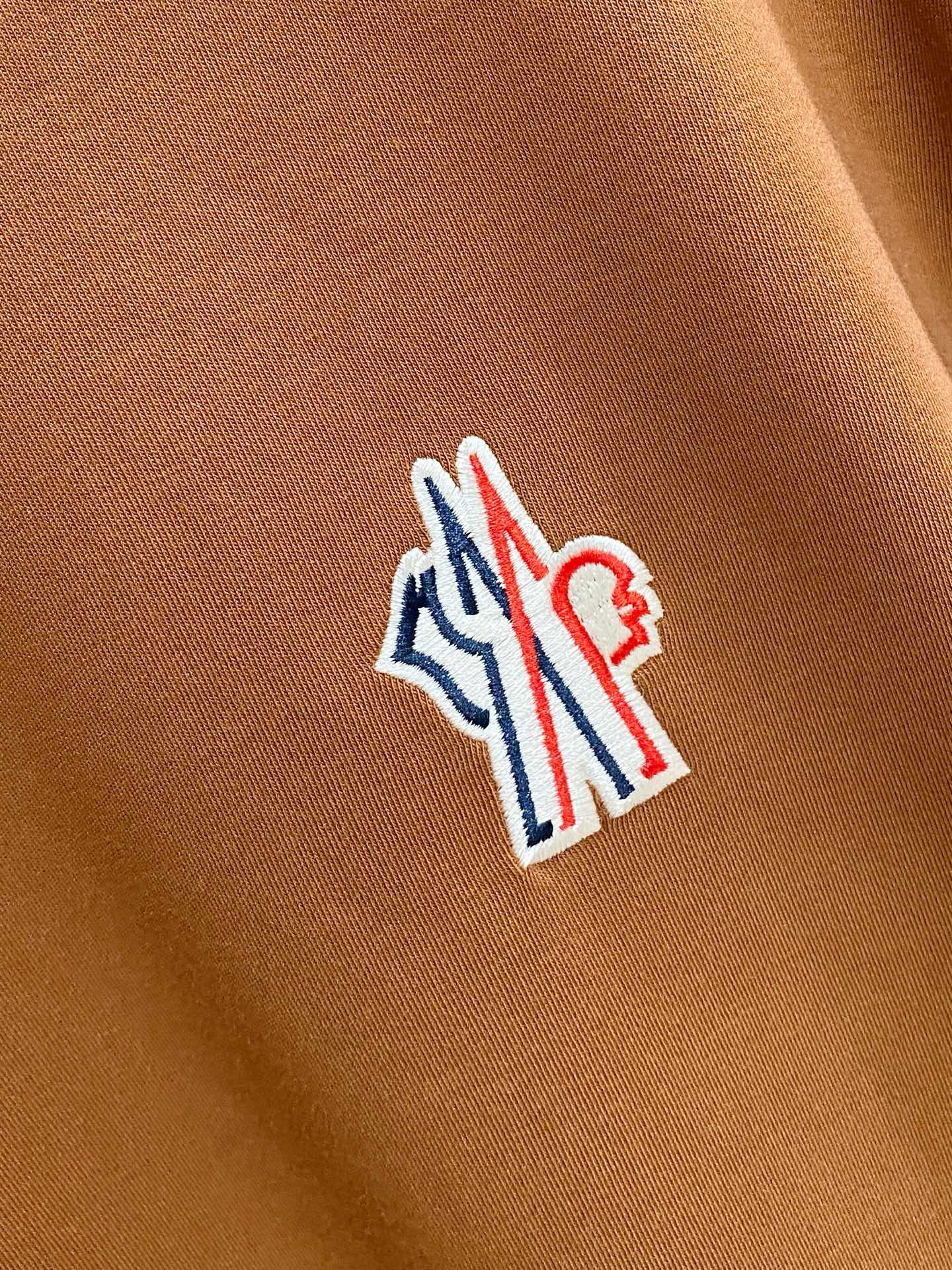 蒙口 精品打底衫 贸易公司订单 25SS 秋冬新款意式轻奢男士休闲长袖打底衫长袖 T恤 卫衣平整的抗皱性