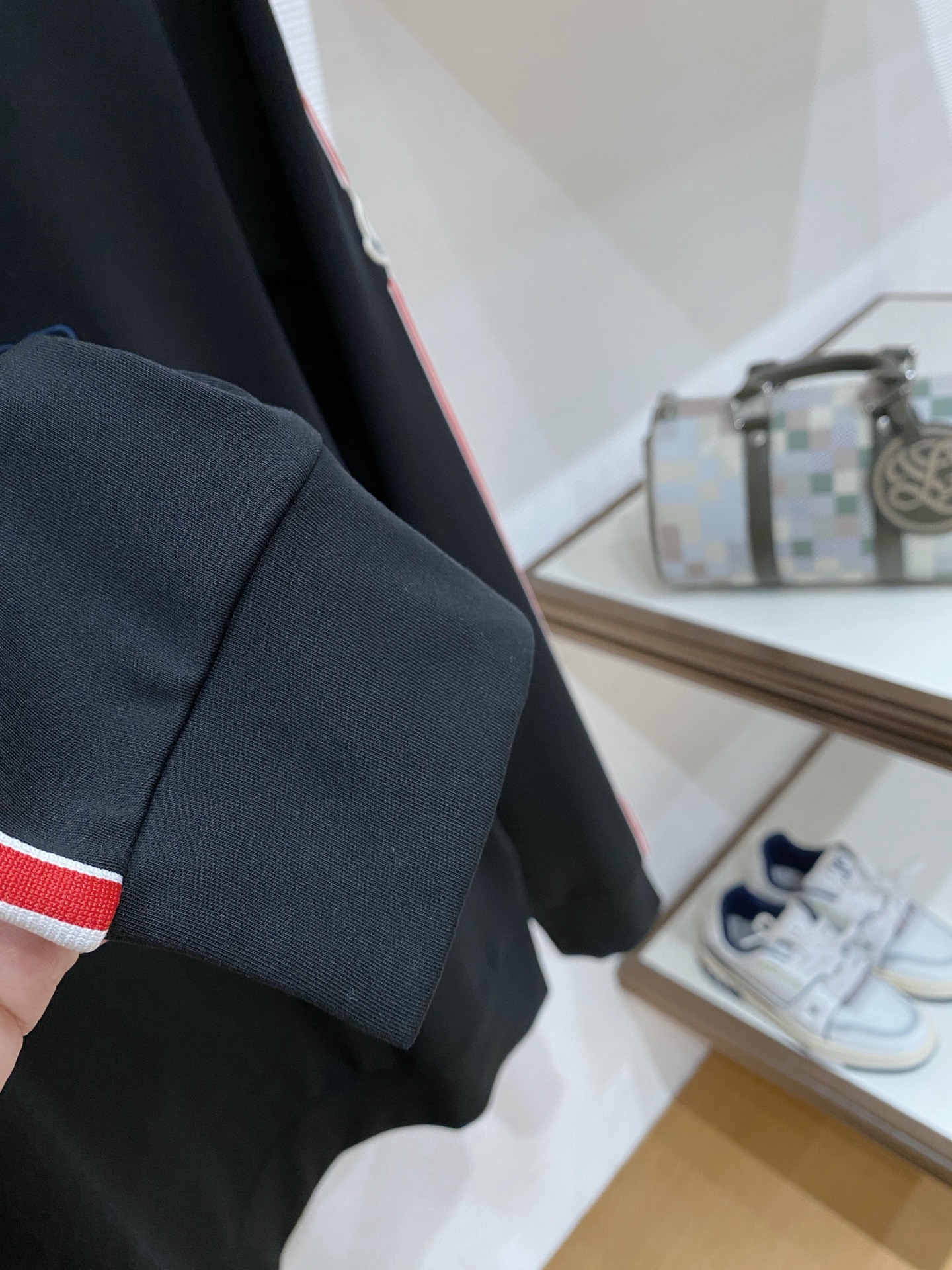 蒙口 精品打底衫 贸易公司订单 25SS 秋冬新款意式轻奢男士休闲长袖打底衫长袖 T恤 卫衣平整的抗皱性