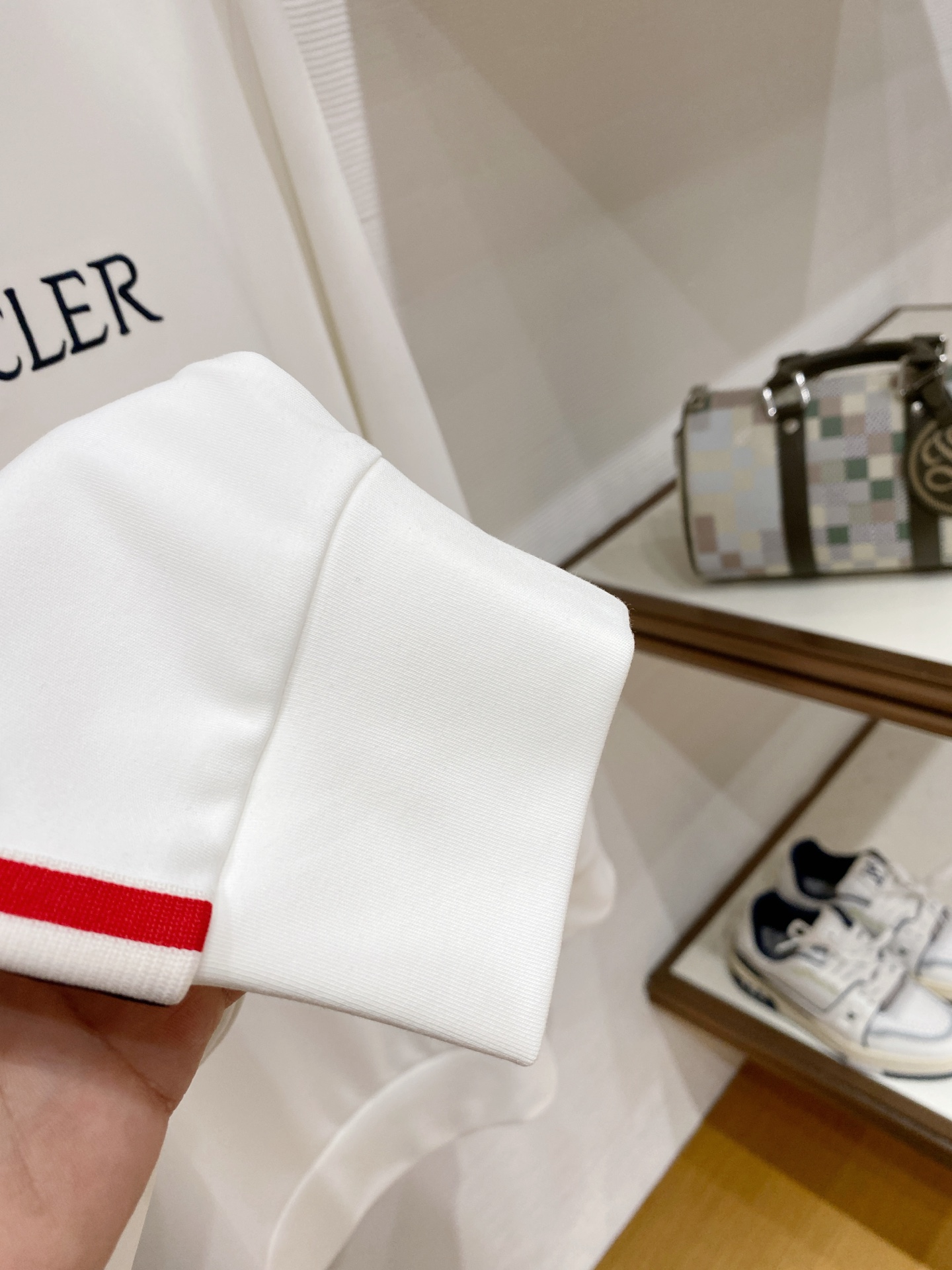 蒙口 精品打底衫 贸易公司订单 25SS 秋冬新款意式轻奢男士休闲长袖打底衫长袖 T恤 卫衣平整的抗皱性