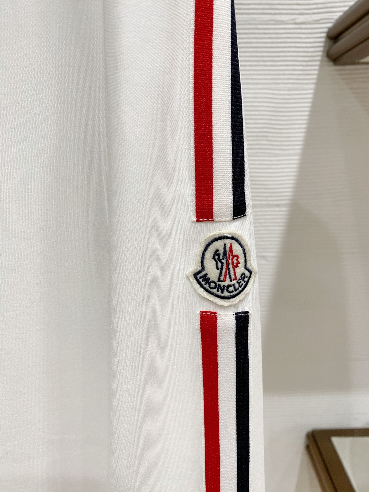 蒙口 精品打底衫 贸易公司订单 25SS 秋冬新款意式轻奢男士休闲长袖打底衫长袖 T恤 卫衣平整的抗皱性