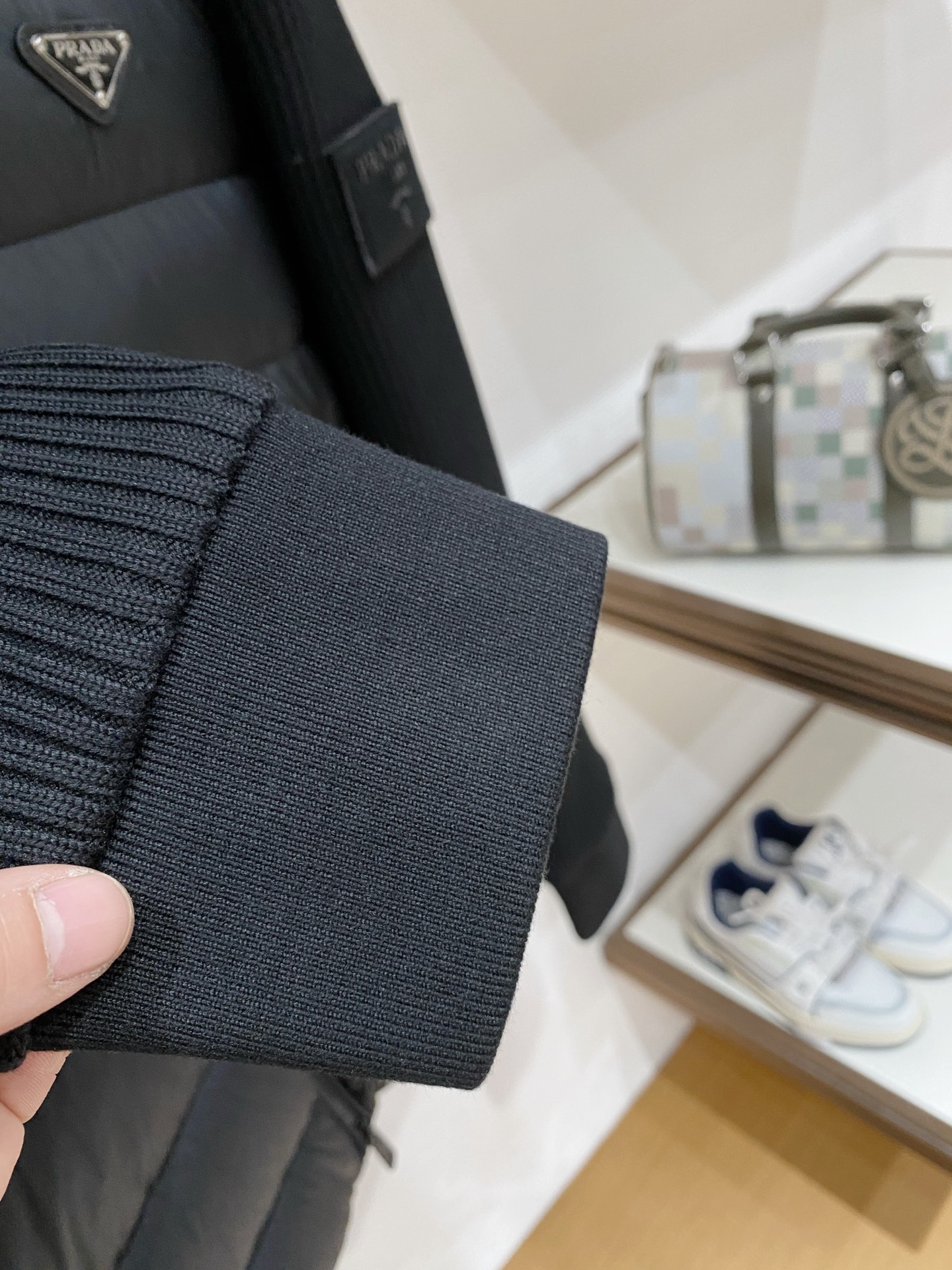 普拉达 2025秋冬新款羽绒服 原版1:1订制五金配件全进口原版定制 欢迎专柜对比 绝对的高品质 采用国