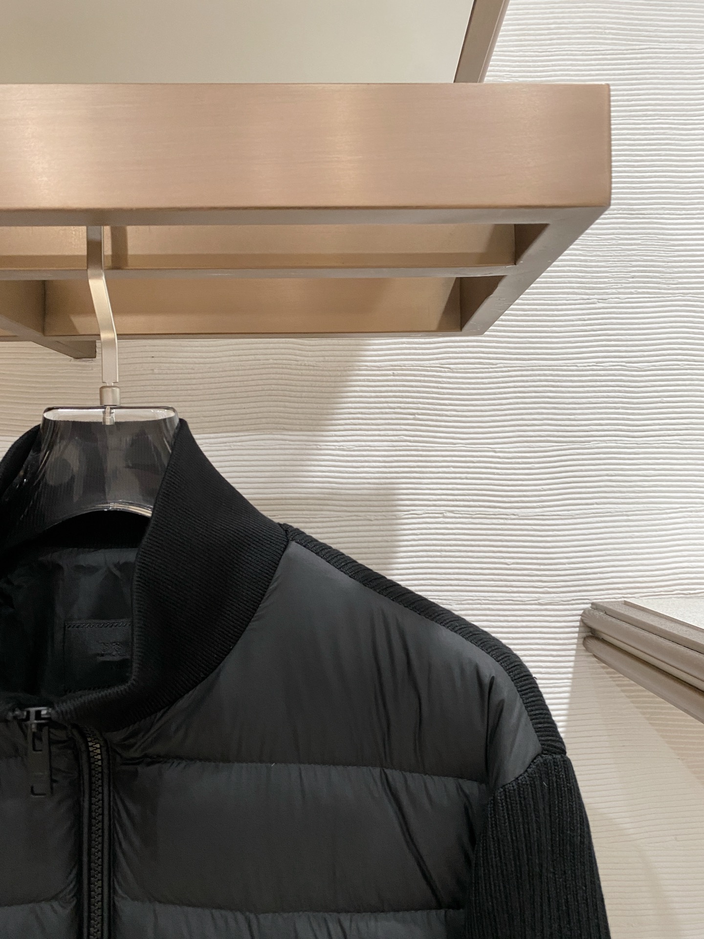 普拉达 2025秋冬新款羽绒服 原版1:1订制五金配件全进口原版定制 欢迎专柜对比 绝对的高品质 采用国