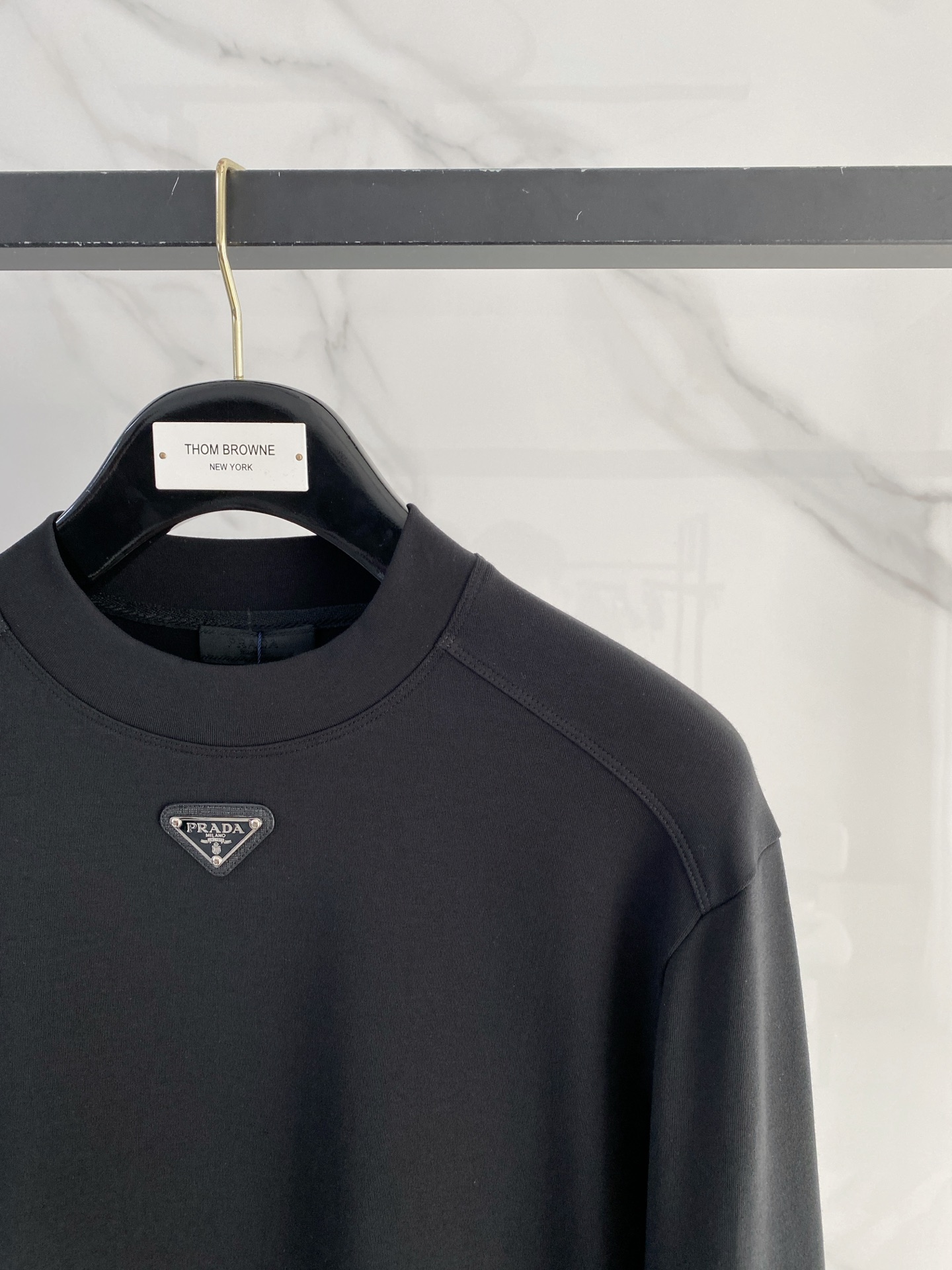 普拉达 精品打底衫 贸易公司订单 25SS 秋冬新款意式轻奢男士休闲长袖打底衫长袖 T恤 卫衣平整的抗皱