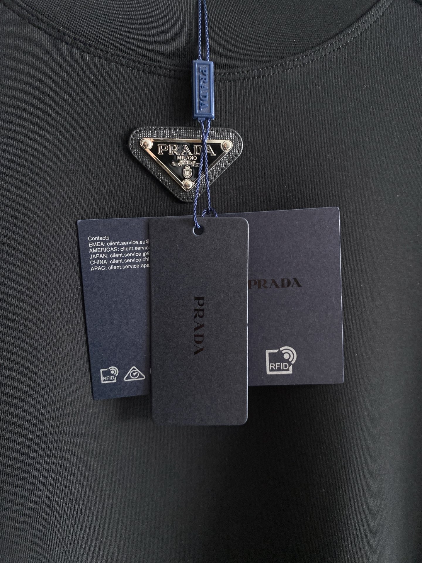 普拉达 精品打底衫 贸易公司订单 25SS 秋冬新款意式轻奢男士休闲长袖打底衫长袖 T恤 卫衣平整的抗皱