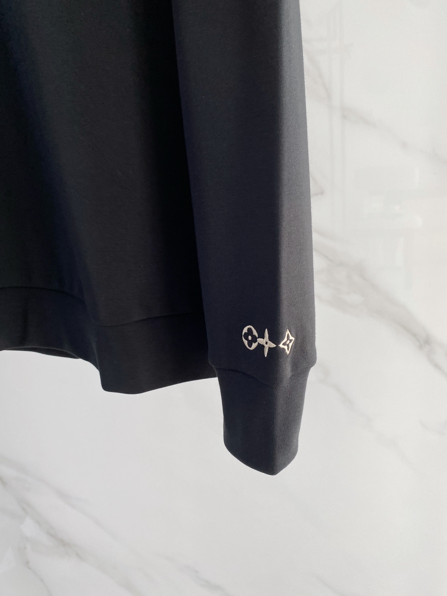 1v 路易威登 精品打底衫 贸易公司订单 25SS 秋冬新款意式轻奢男士休闲长袖打底衫长袖 T恤 卫衣平