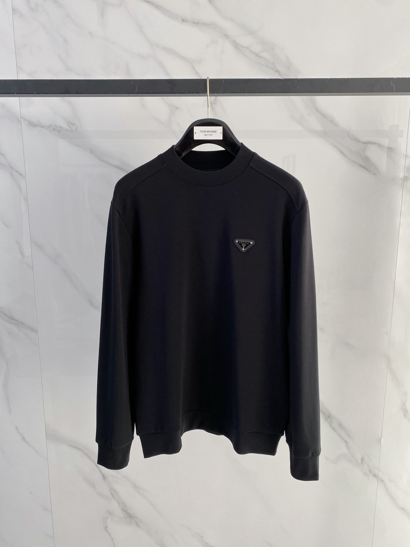 普拉达 精品打底衫 贸易公司订单 25SS 秋冬新款意式轻奢男士休闲长袖打底衫长袖 T恤 卫衣平整的抗皱