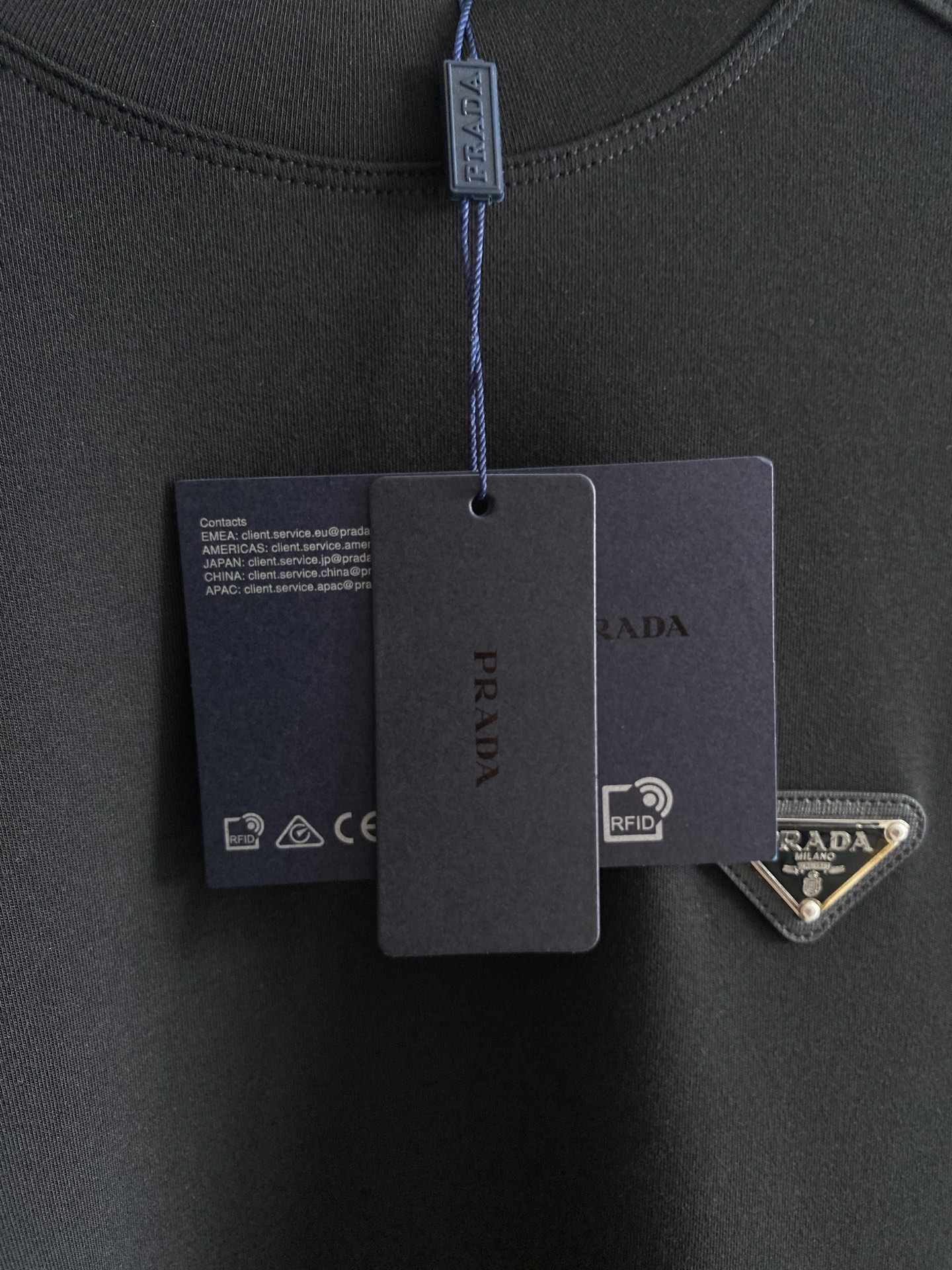 普拉达 精品打底衫 贸易公司订单 25SS 秋冬新款意式轻奢男士休闲长袖打底衫长袖 T恤 卫衣平整的抗皱