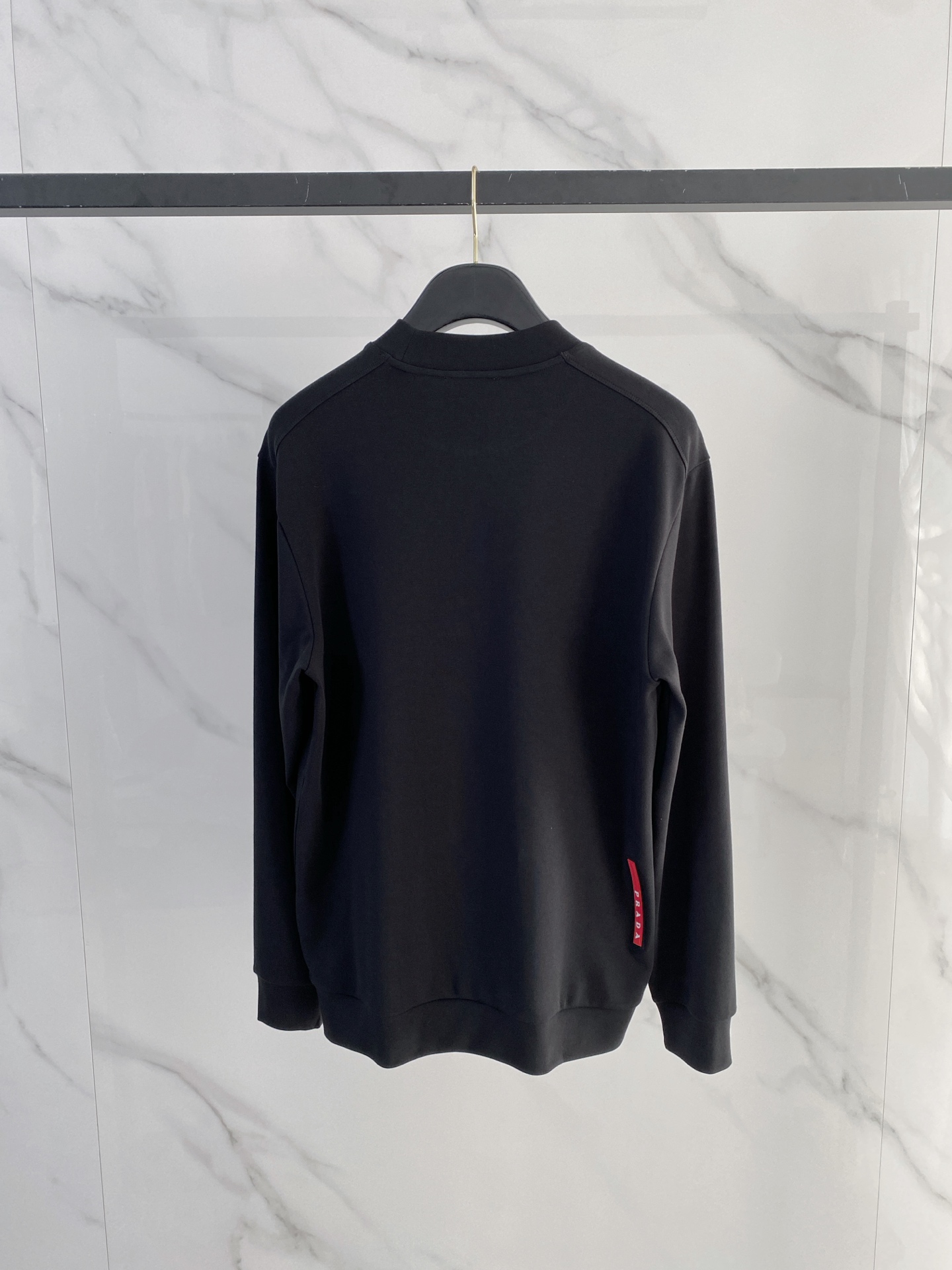 普拉达 精品打底衫 贸易公司订单 25SS 秋冬新款意式轻奢男士休闲长袖打底衫长袖 T恤 卫衣平整的抗皱