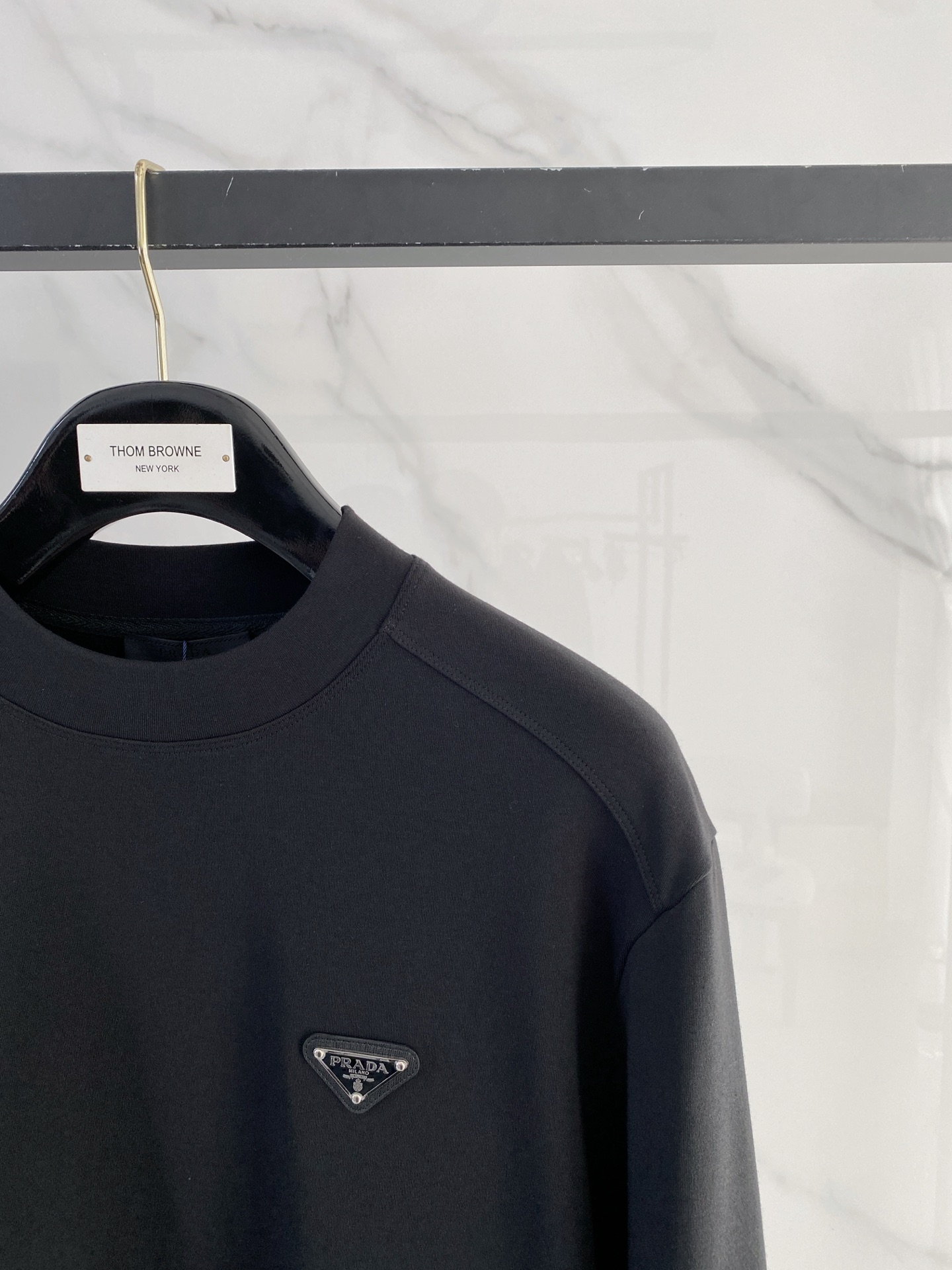 普拉达 精品打底衫 贸易公司订单 25SS 秋冬新款意式轻奢男士休闲长袖打底衫长袖 T恤 卫衣平整的抗皱