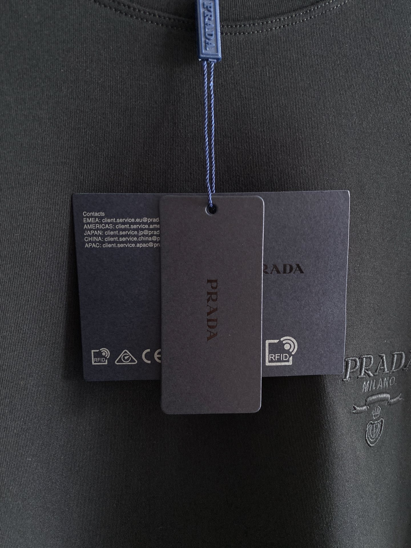 普拉达 精品打底衫 贸易公司订单 25SS 秋冬新款意式轻奢男士休闲长袖打底衫长袖 T恤 卫衣平整的抗皱