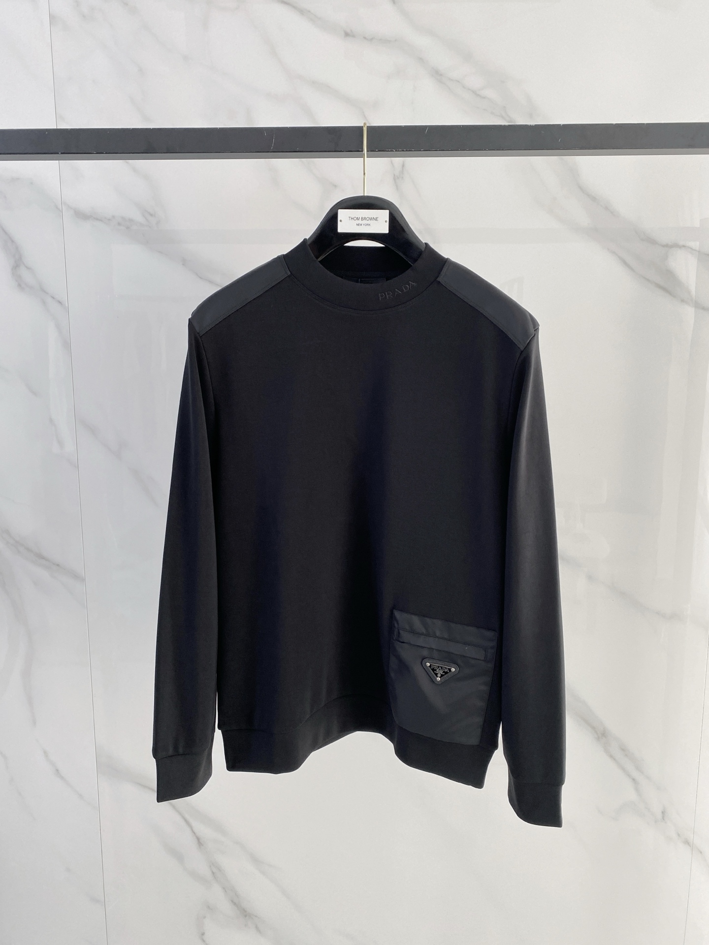 普拉达 精品打底衫 贸易公司订单 25SS 秋冬新款意式轻奢男士休闲长袖打底衫长袖 T恤 卫衣平整的抗皱