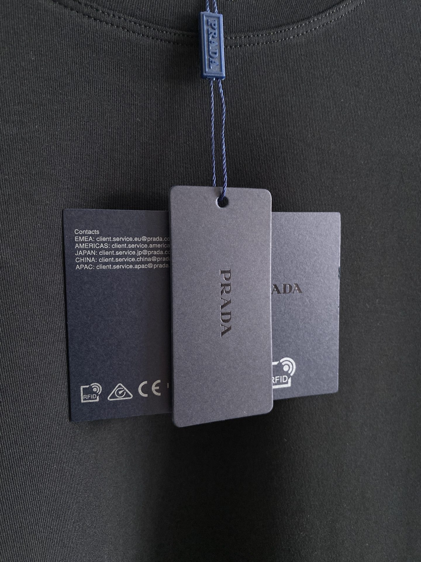 普拉达 精品打底衫 贸易公司订单 25SS 秋冬新款意式轻奢男士休闲长袖打底衫长袖 T恤 卫衣平整的抗皱