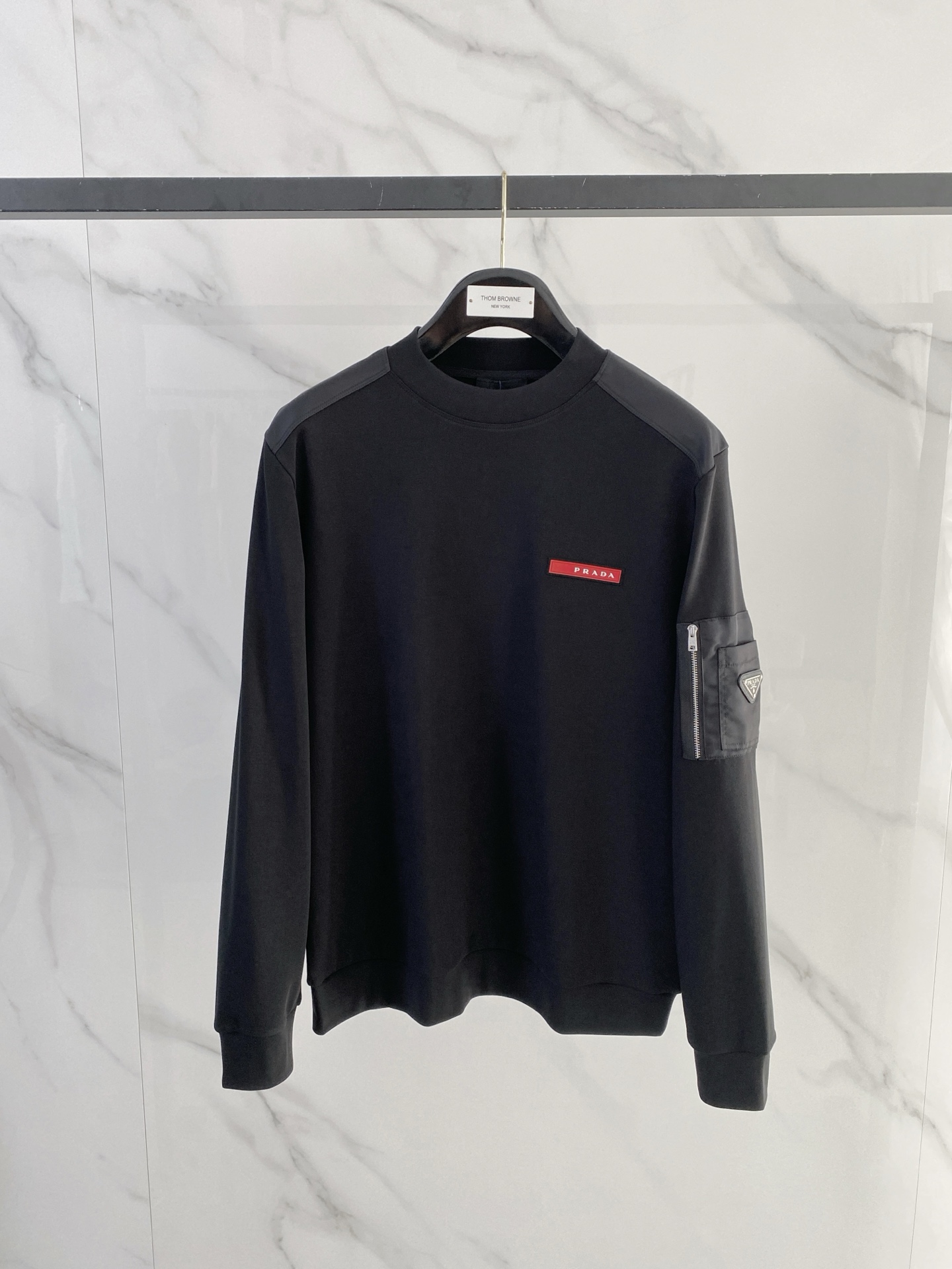 普拉达 精品打底衫 贸易公司订单 25SS 秋冬新款意式轻奢男士休闲长袖打底衫长袖 T恤 卫衣平整的抗皱