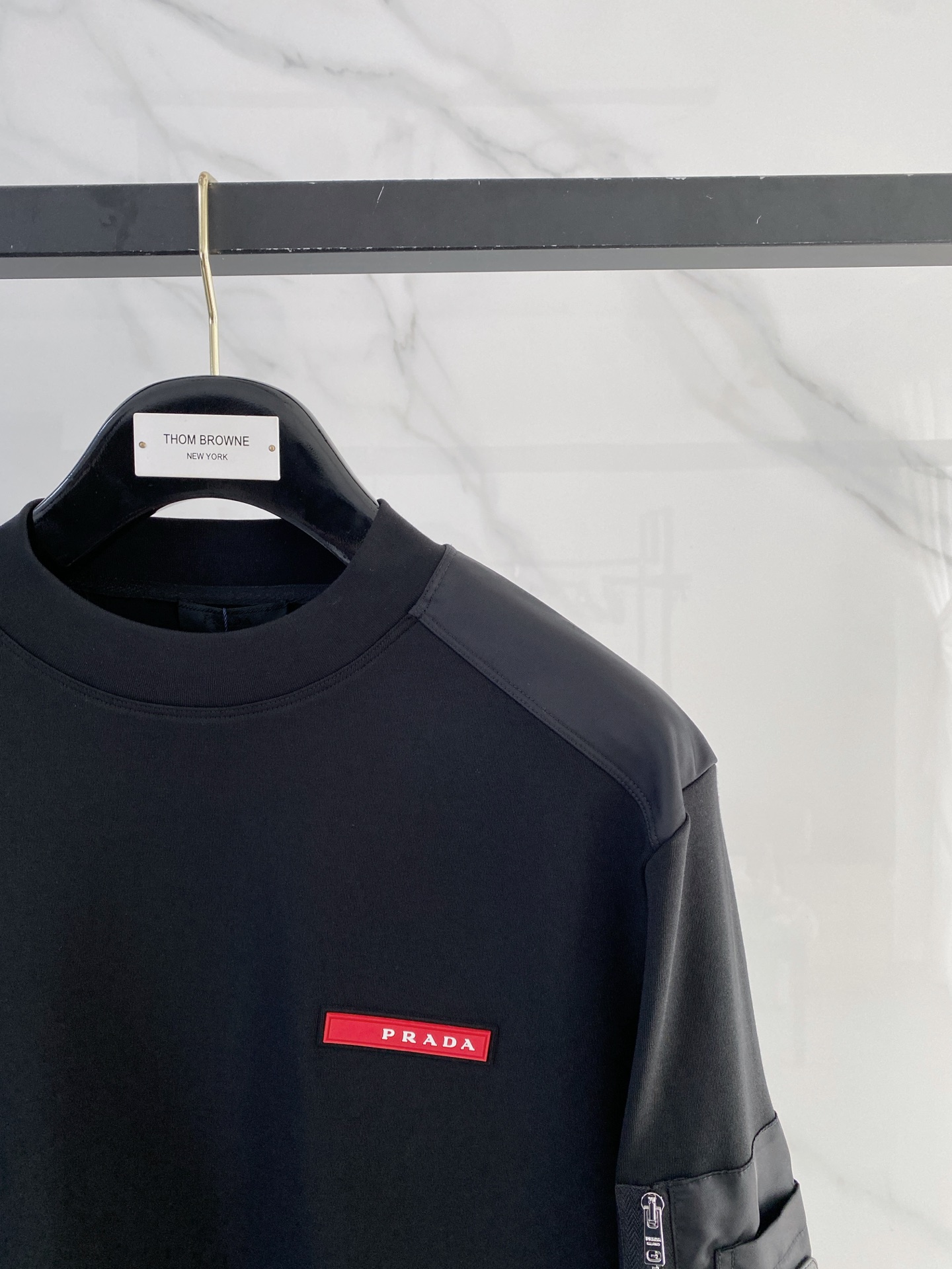 普拉达 精品打底衫 贸易公司订单 25SS 秋冬新款意式轻奢男士休闲长袖打底衫长袖 T恤 卫衣平整的抗皱