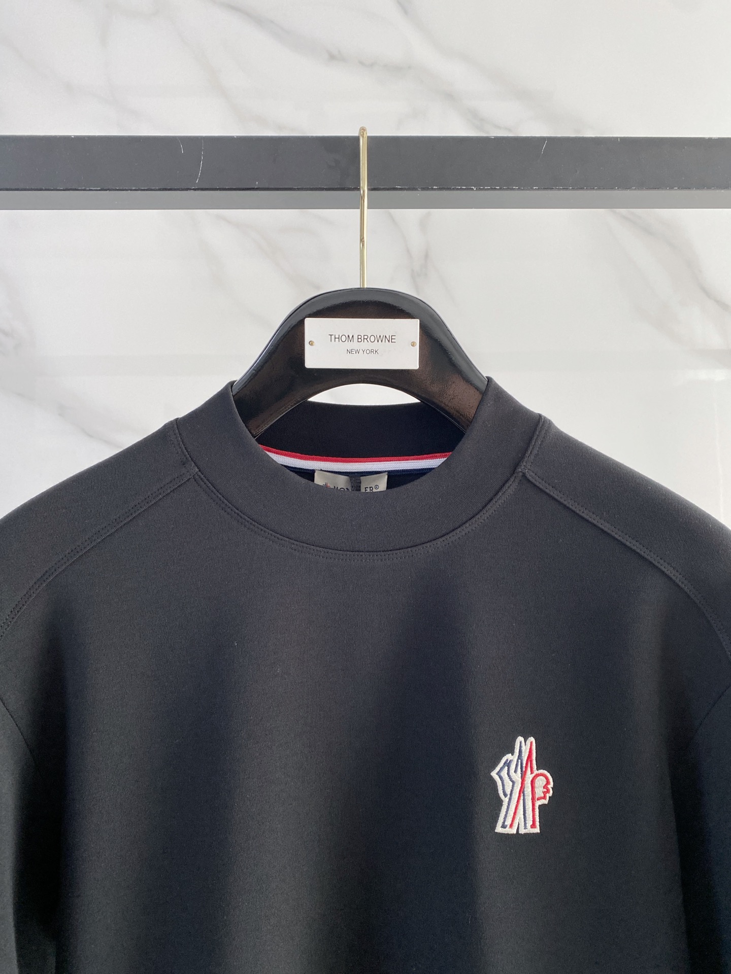 蒙口 精品打底衫 贸易公司订单 25SS 秋冬新款意式轻奢男士休闲长袖打底衫长袖 T恤 卫衣平整的抗皱性