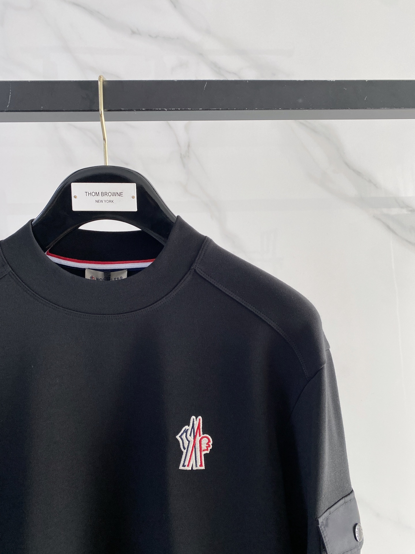 蒙口 精品打底衫 贸易公司订单 25SS 秋冬新款意式轻奢男士休闲长袖打底衫长袖 T恤 卫衣平整的抗皱性