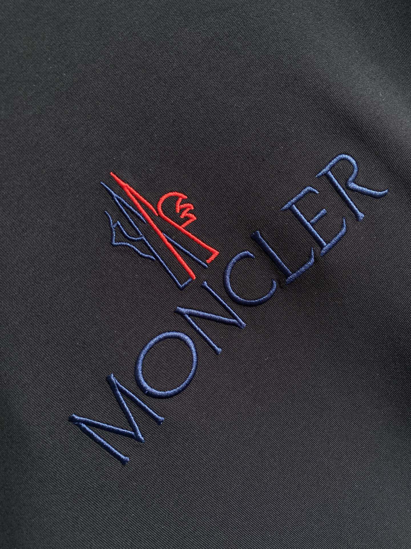 蒙口 精品打底衫 贸易公司订单 25SS 秋冬新款意式轻奢男士休闲长袖打底衫长袖 T恤 卫衣平整的抗皱性