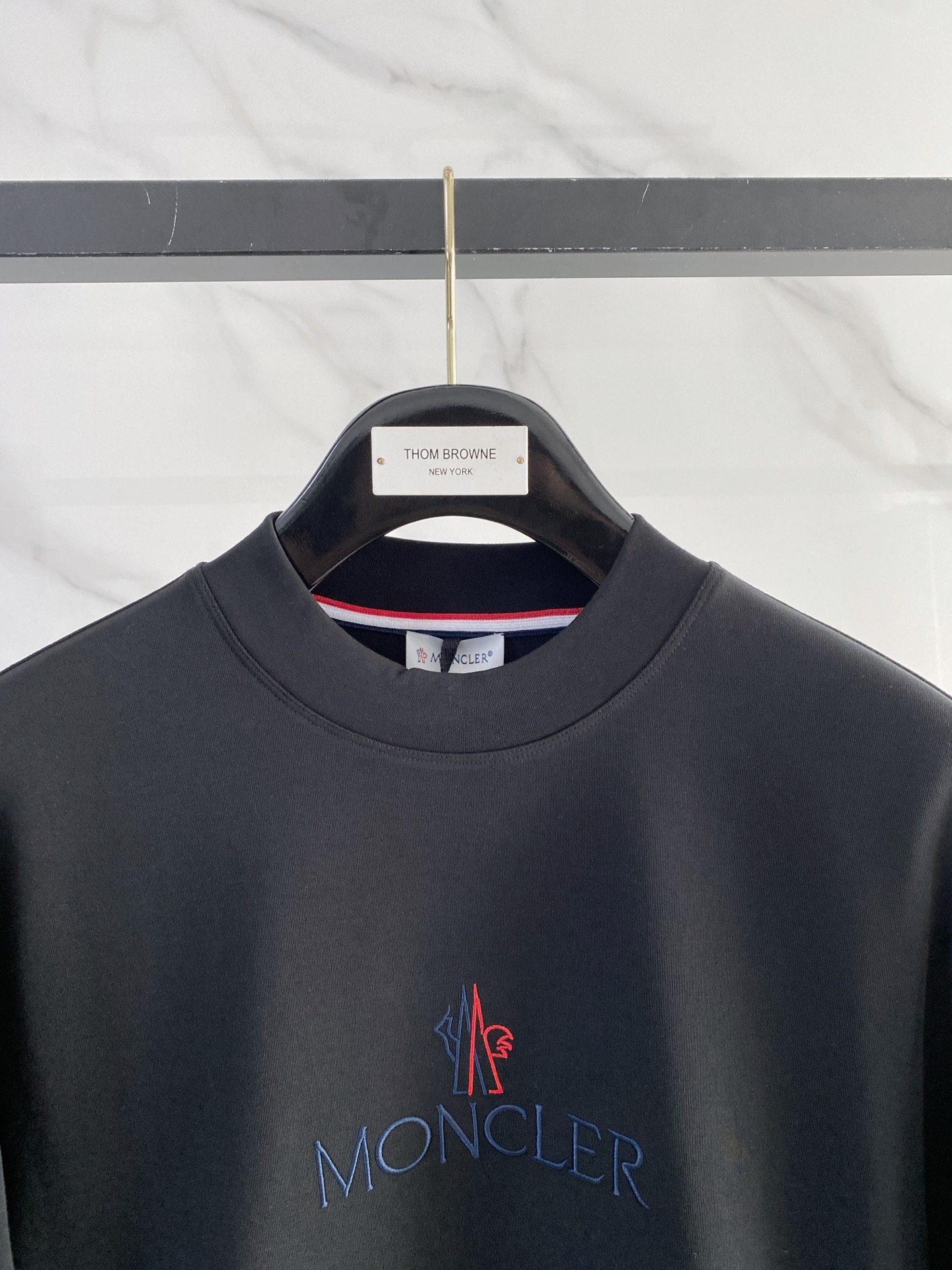 蒙口 精品打底衫 贸易公司订单 25SS 秋冬新款意式轻奢男士休闲长袖打底衫长袖 T恤 卫衣平整的抗皱性