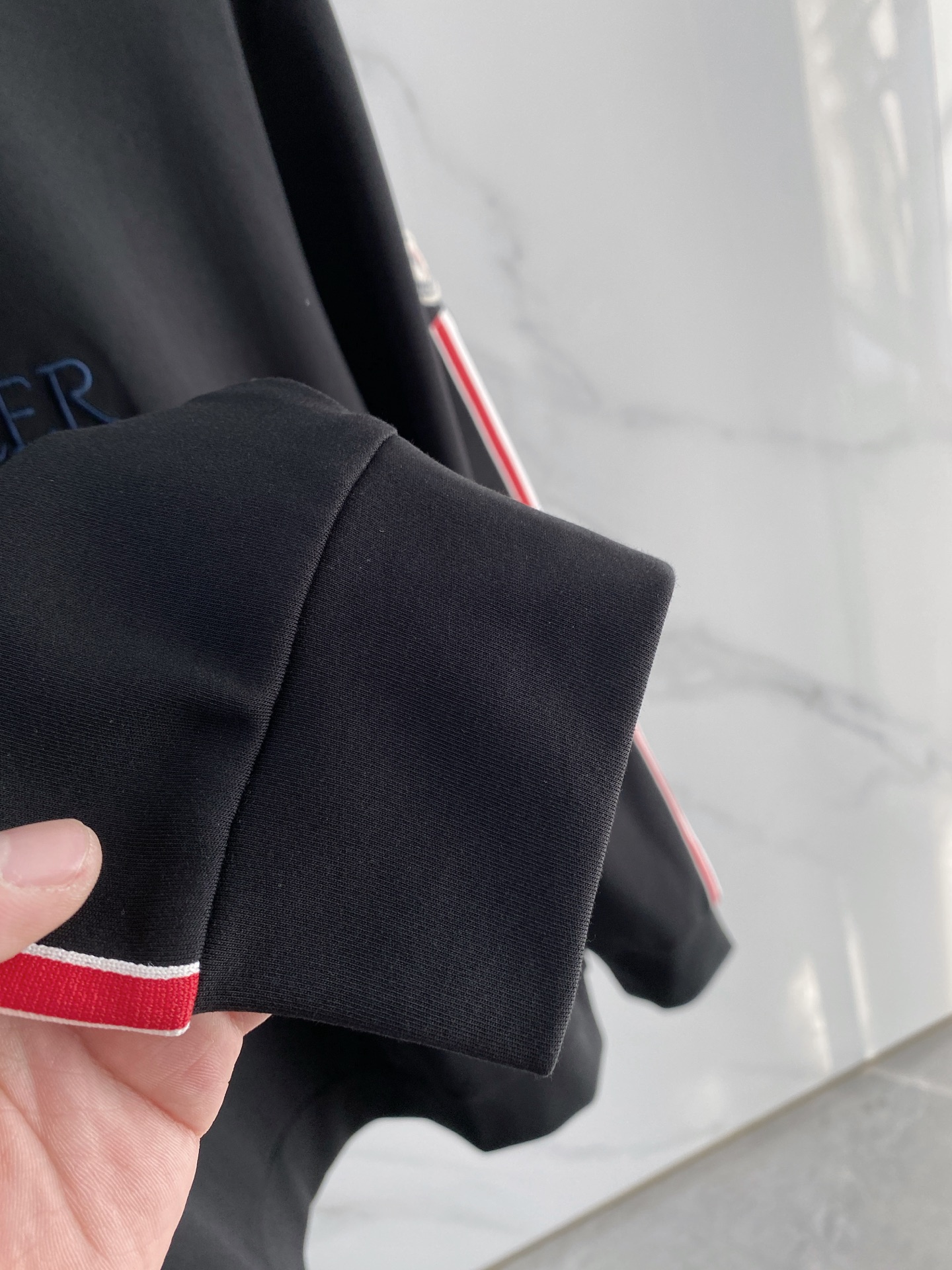 蒙口 精品打底衫 贸易公司订单 25SS 秋冬新款意式轻奢男士休闲长袖打底衫长袖 T恤 卫衣平整的抗皱性