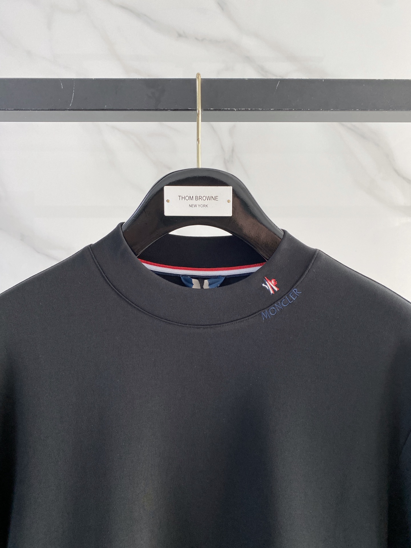 蒙口 精品打底衫 贸易公司订单 25SS 秋冬新款意式轻奢男士休闲长袖打底衫长袖 T恤 卫衣平整的抗皱性