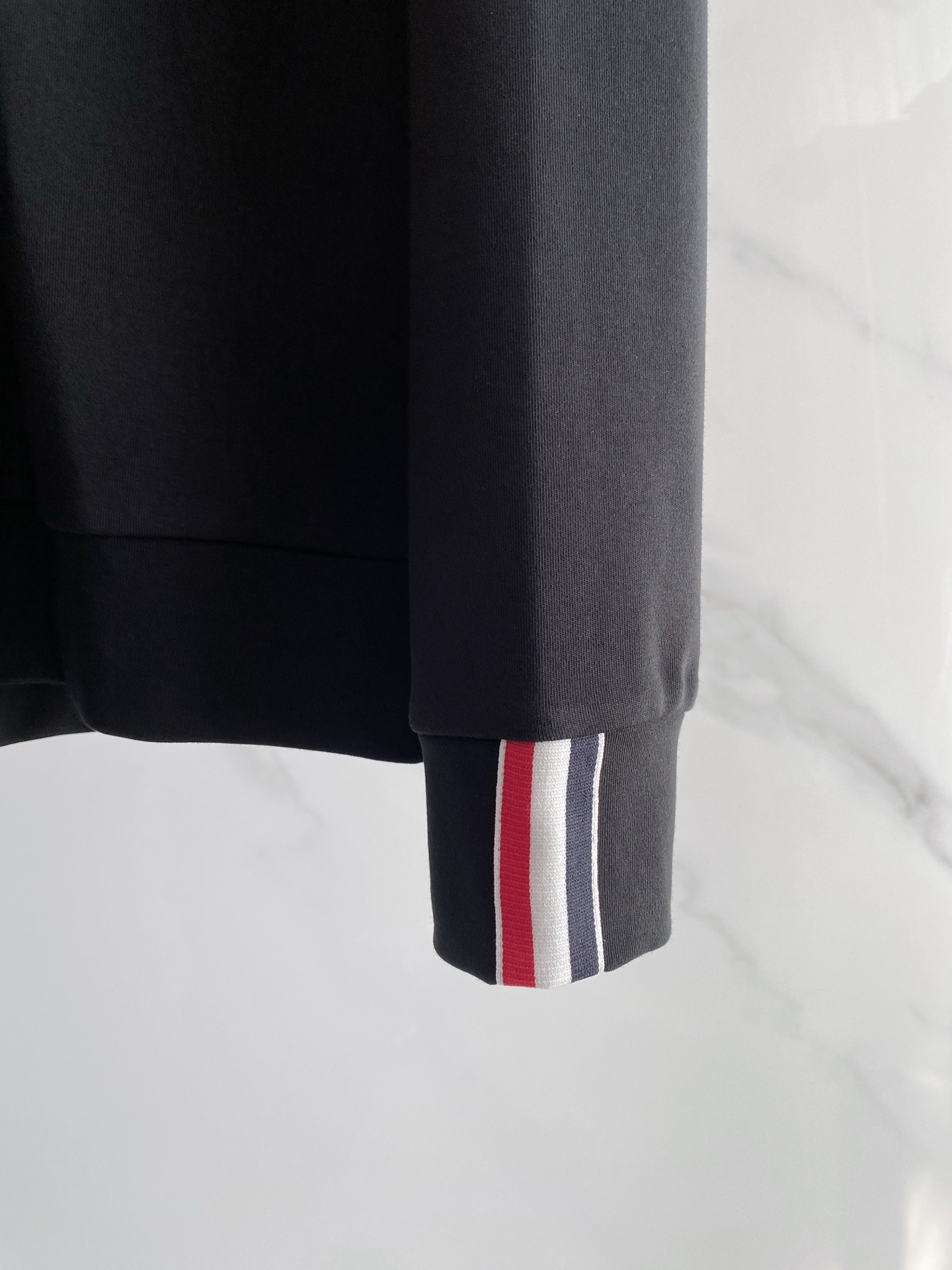 蒙口 精品打底衫 贸易公司订单 25SS 秋冬新款意式轻奢男士休闲长袖打底衫长袖 T恤 卫衣平整的抗皱性