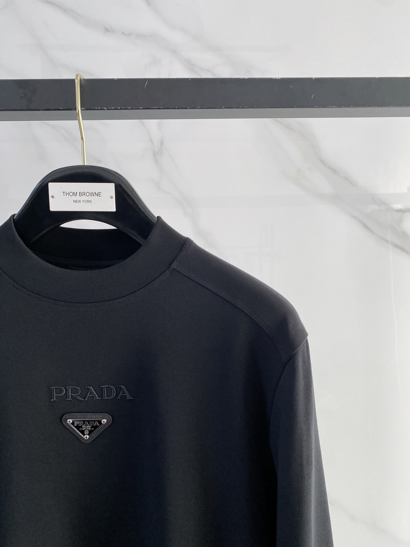 普拉达 精品打底衫 贸易公司订单 25SS 秋冬新款意式轻奢男士休闲长袖打底衫长袖 T恤 卫衣平整的抗皱