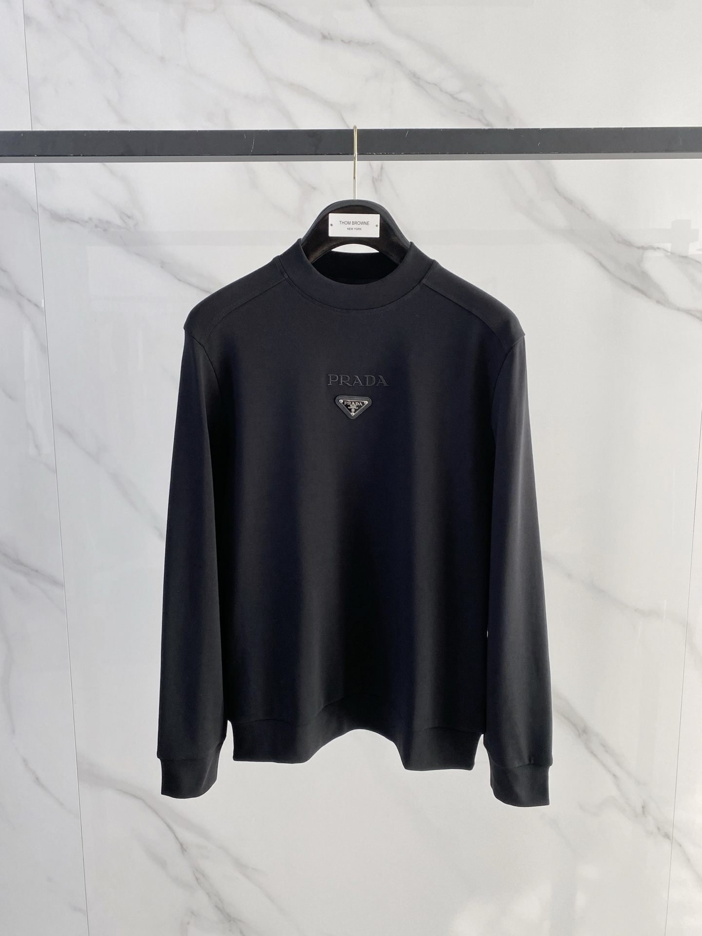 普拉达 精品打底衫 贸易公司订单 25SS 秋冬新款意式轻奢男士休闲长袖打底衫长袖 T恤 卫衣平整的抗皱