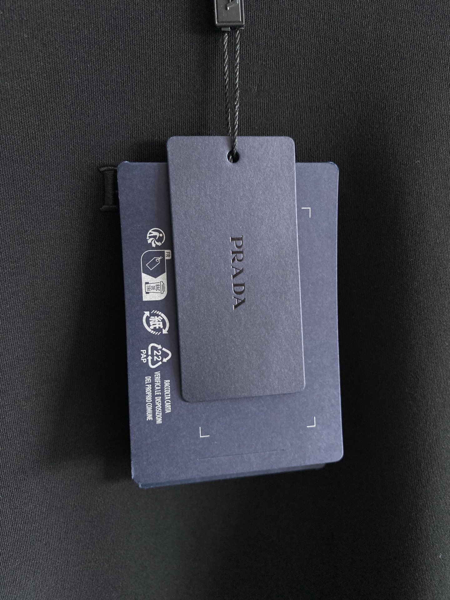 普拉达 精品打底衫 贸易公司订单 25SS 秋冬新款意式轻奢男士休闲长袖打底衫长袖 T恤 卫衣平整的抗皱