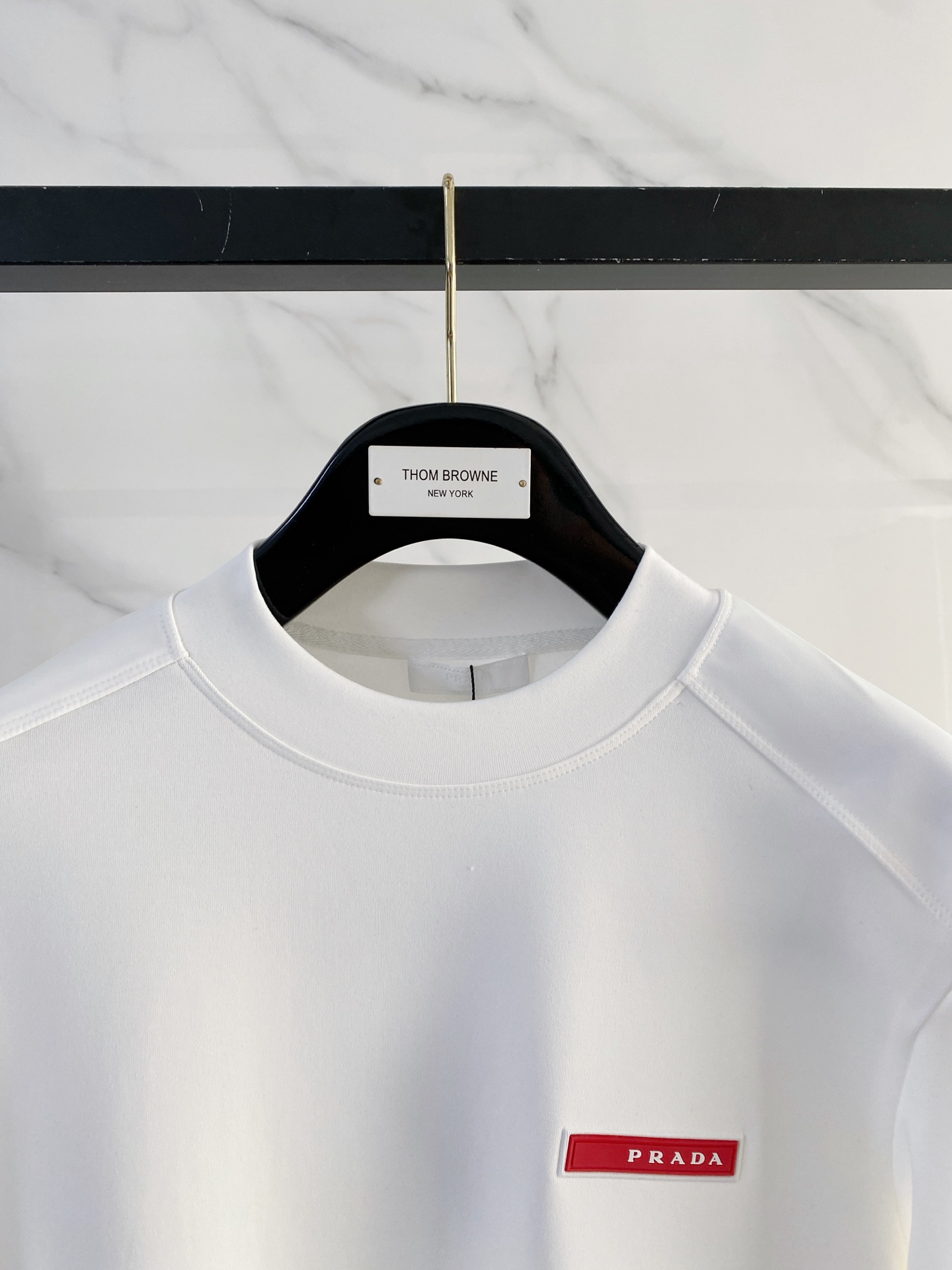 普拉达 精品打底衫 贸易公司订单 25SS 秋冬新款意式轻奢男士休闲长袖打底衫长袖 T恤 卫衣平整的抗皱