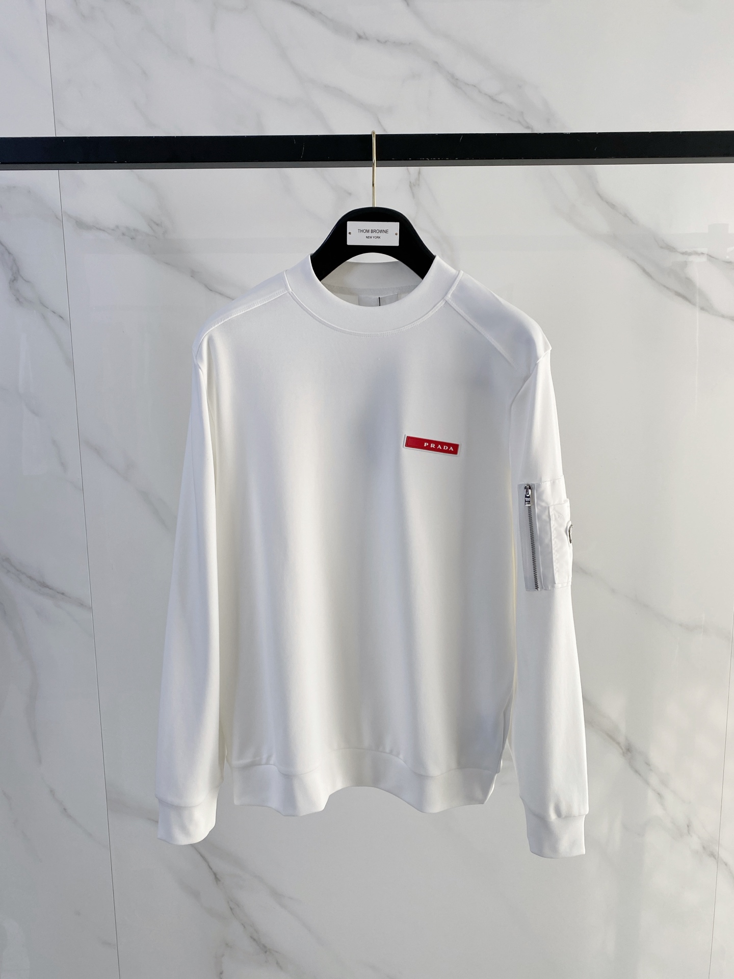 普拉达 精品打底衫 贸易公司订单 25SS 秋冬新款意式轻奢男士休闲长袖打底衫长袖 T恤 卫衣平整的抗皱