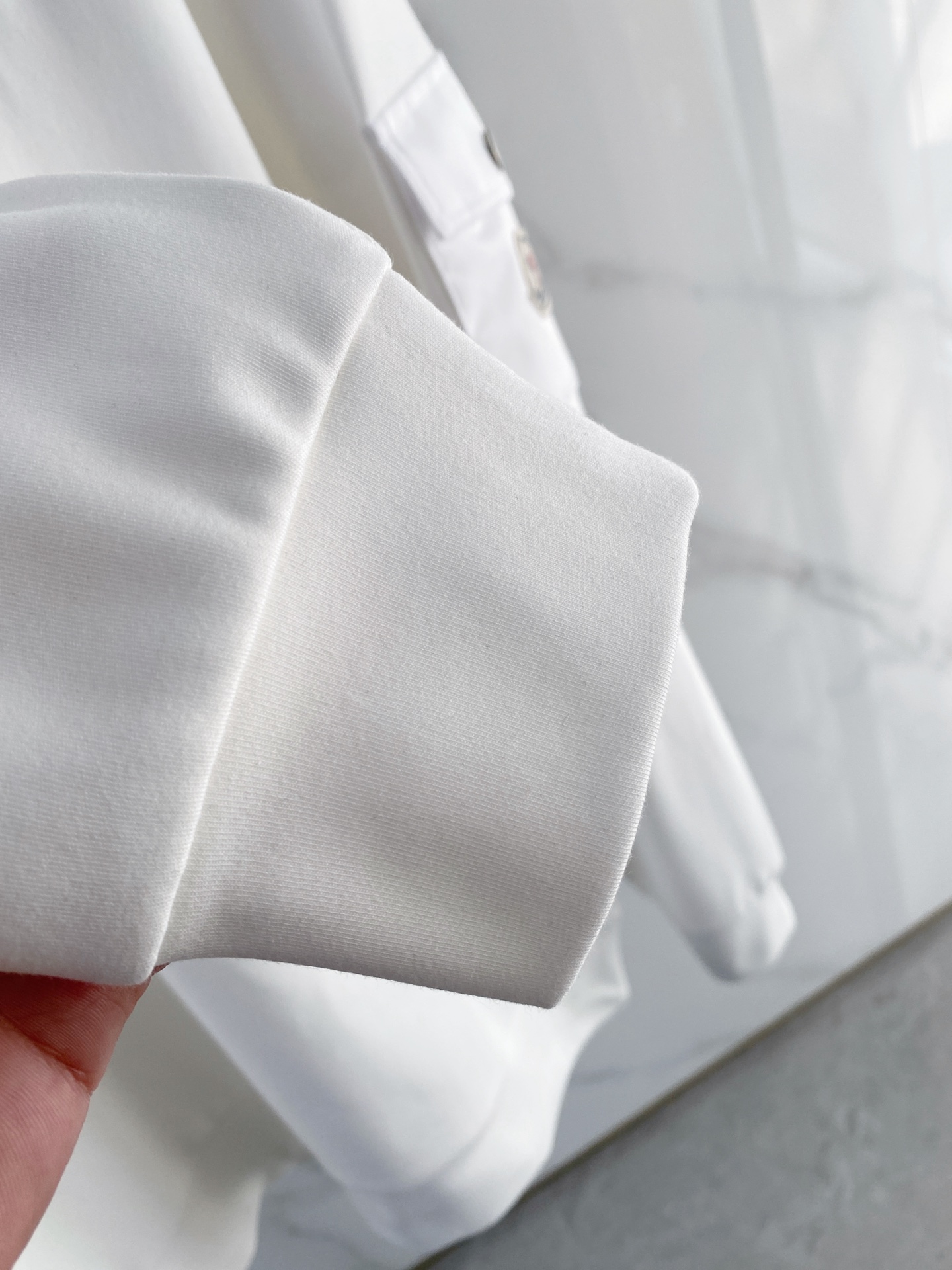 蒙口 精品打底衫 贸易公司订单 25SS 秋冬新款意式轻奢男士休闲长袖打底衫长袖 T恤 卫衣平整的抗皱性