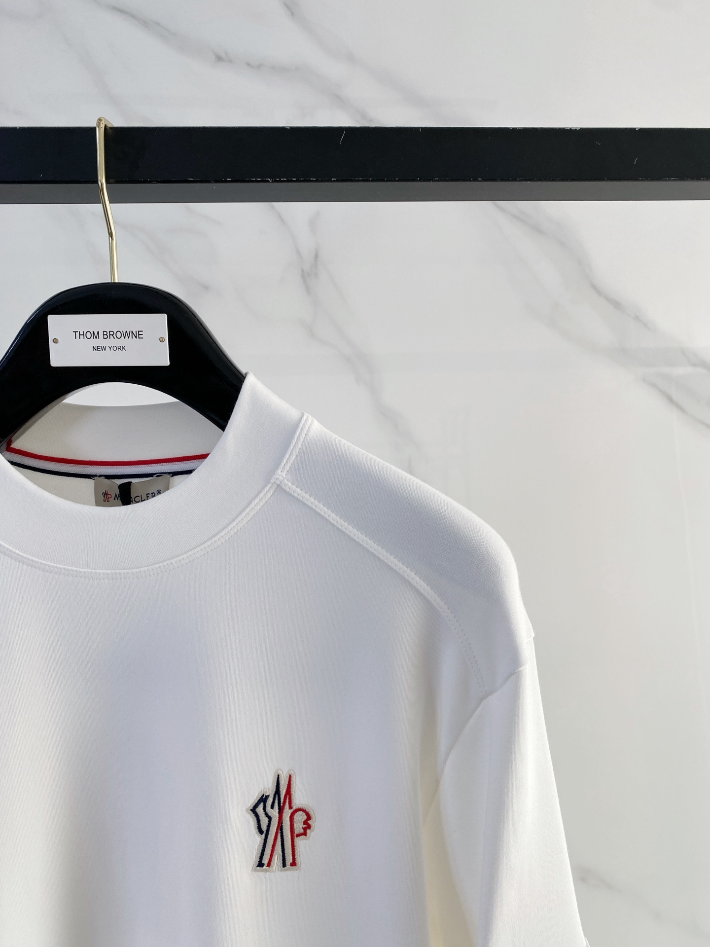 蒙口 精品打底衫 贸易公司订单 25SS 秋冬新款意式轻奢男士休闲长袖打底衫长袖 T恤 卫衣平整的抗皱性